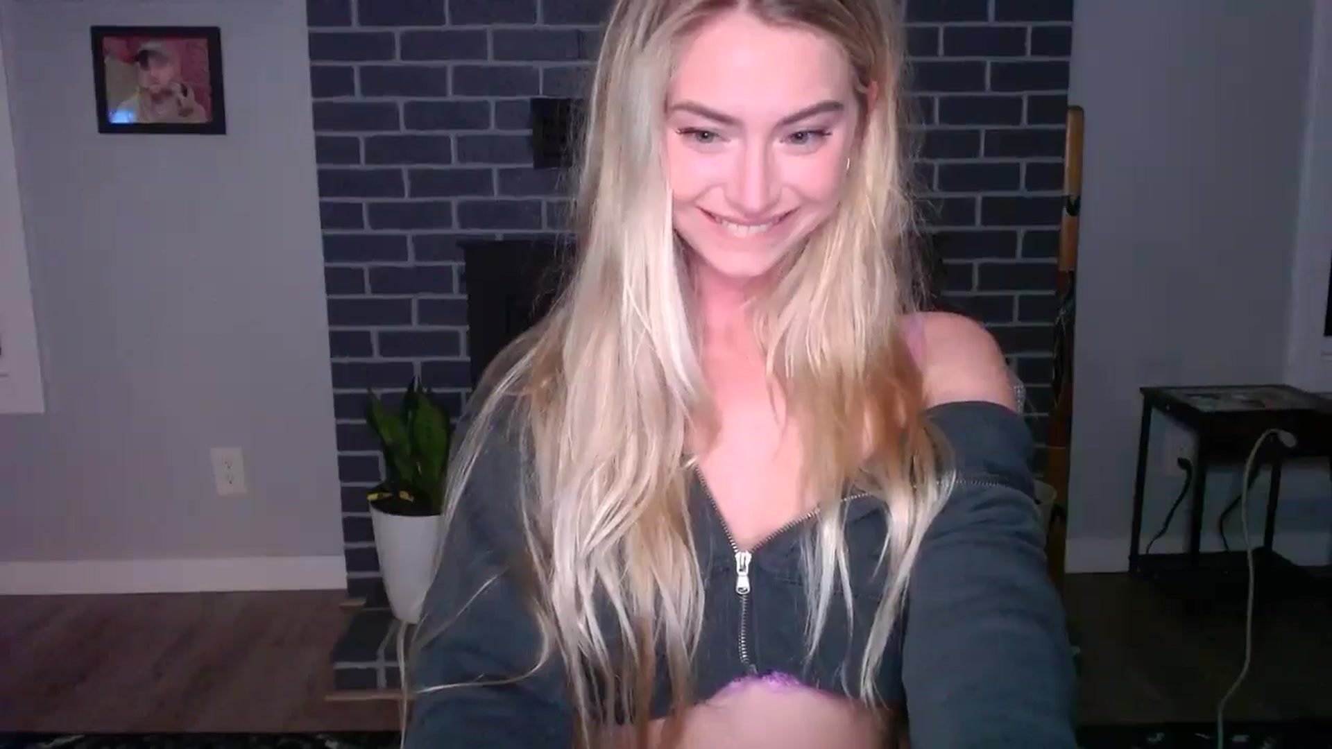 Gallery image thumbnail from Lovelyemilia's myfreecams stream on, 05/29/2024, 05:27 image 11 of 20