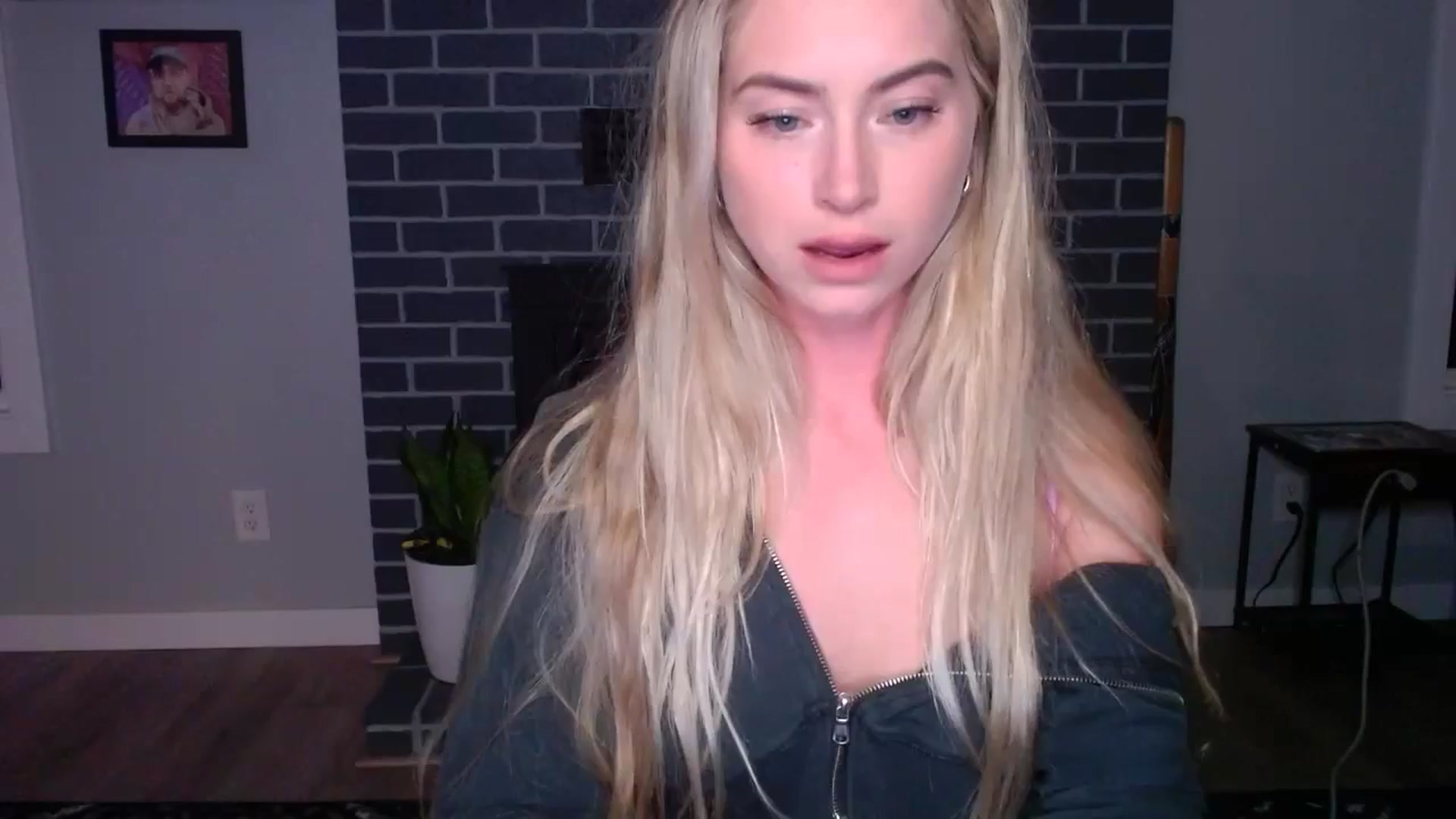 Gallery image thumbnail from Lovelyemilia's myfreecams stream on, 05/29/2024, 05:27 image 14 of 20