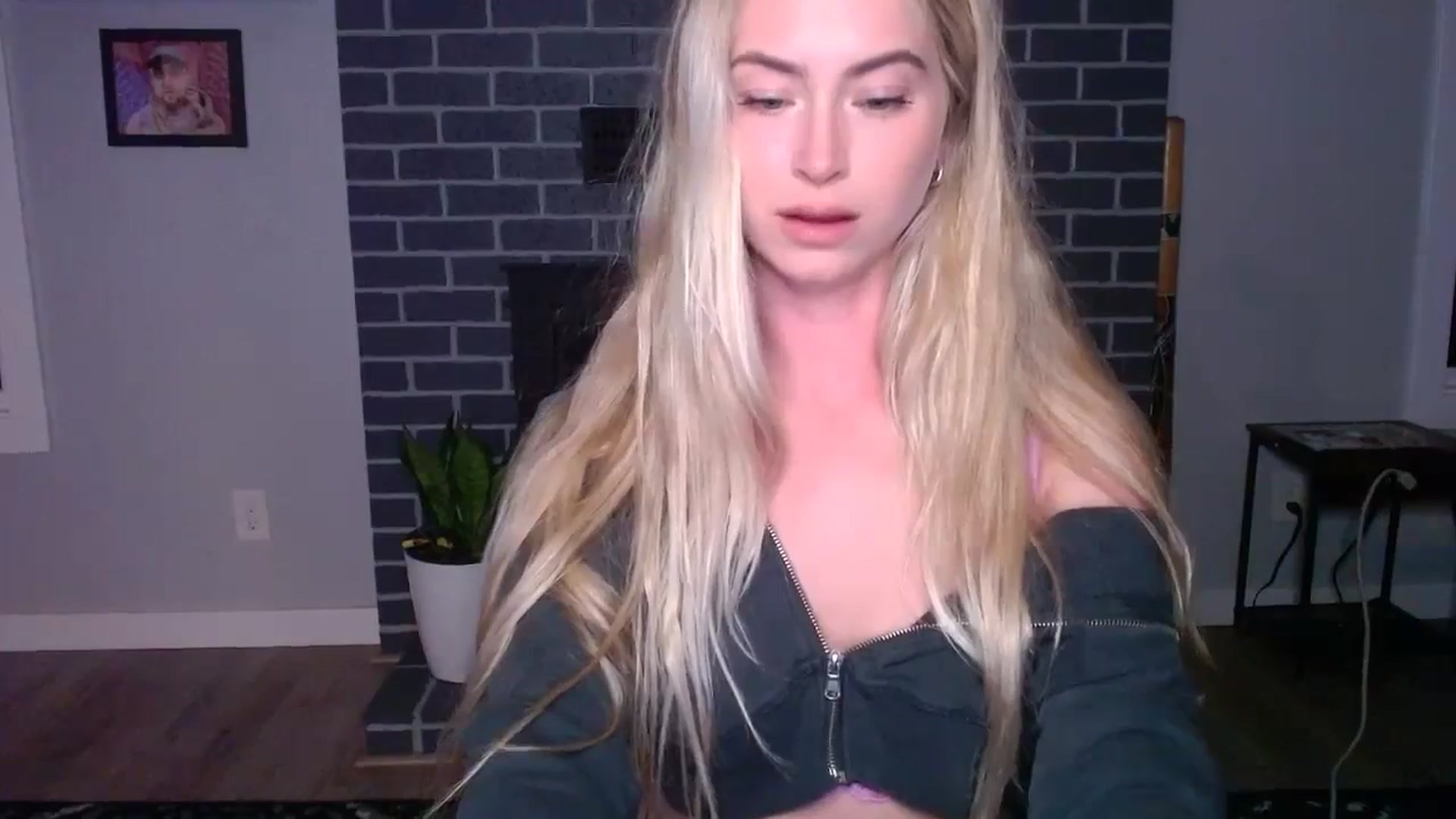 Gallery image thumbnail from Lovelyemilia's myfreecams stream on, 05/29/2024, 05:27 image 13 of 20