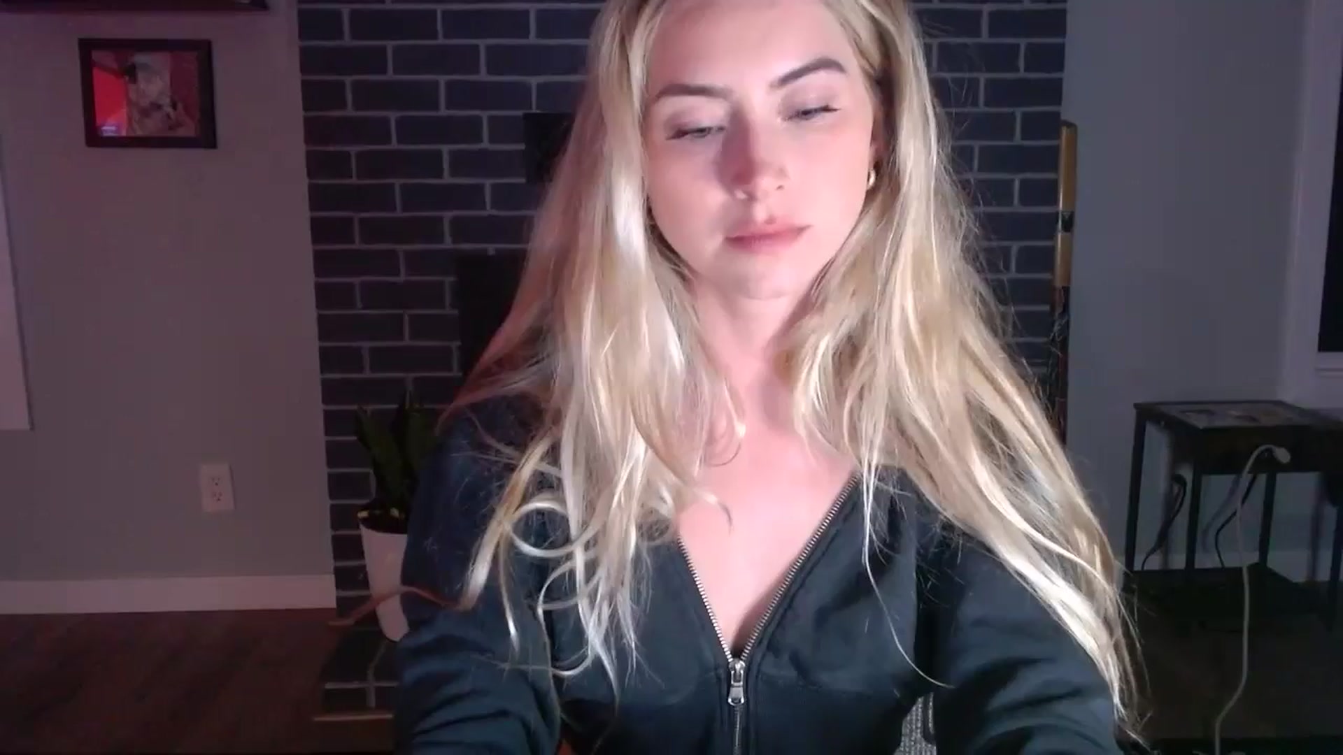 Gallery image thumbnail from Lovelyemilia's myfreecams stream on, 05/29/2024, 05:27 image 1 of 20