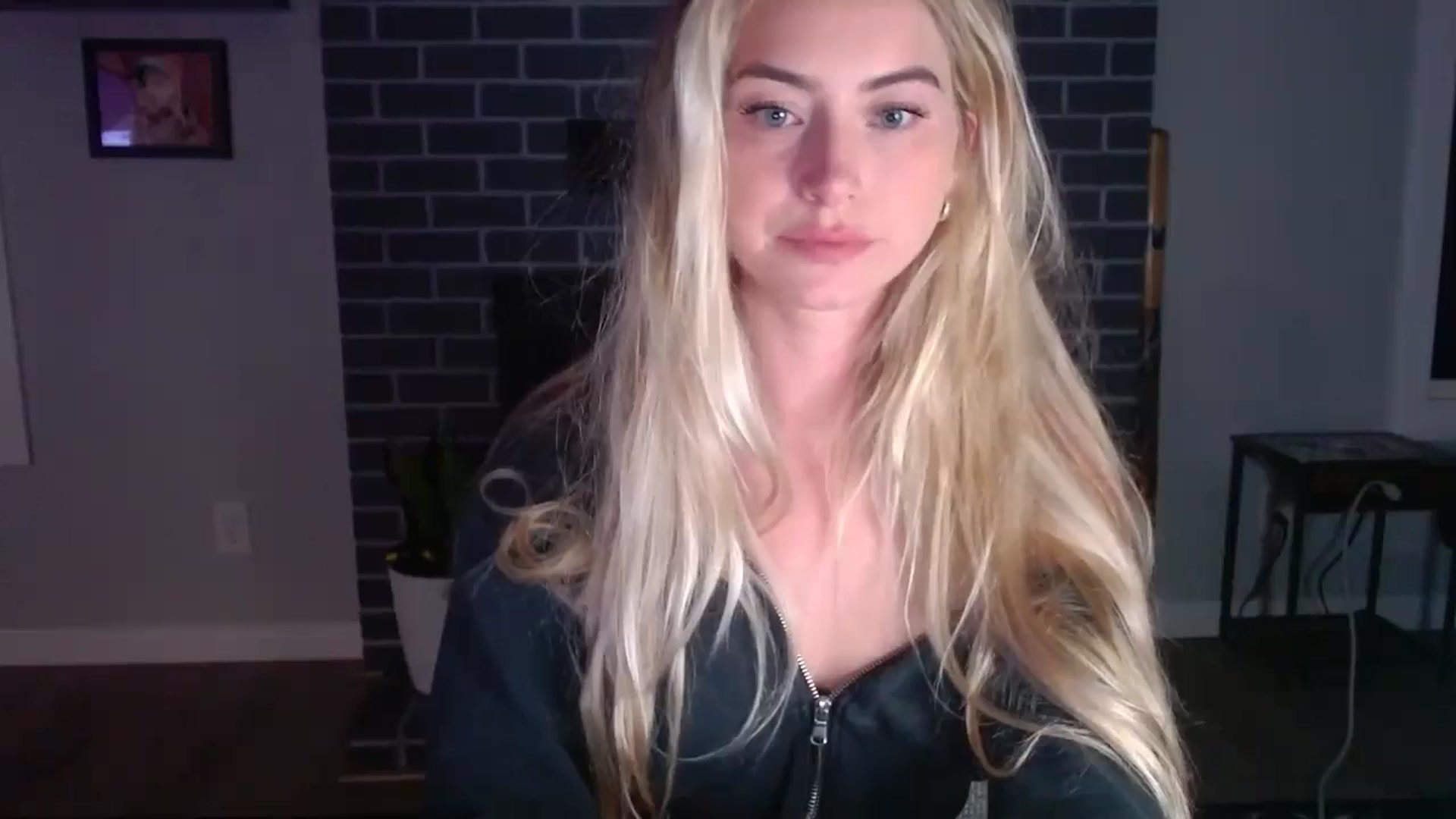 Gallery image thumbnail from Lovelyemilia's myfreecams stream on, 05/29/2024, 05:27 image 5 of 20