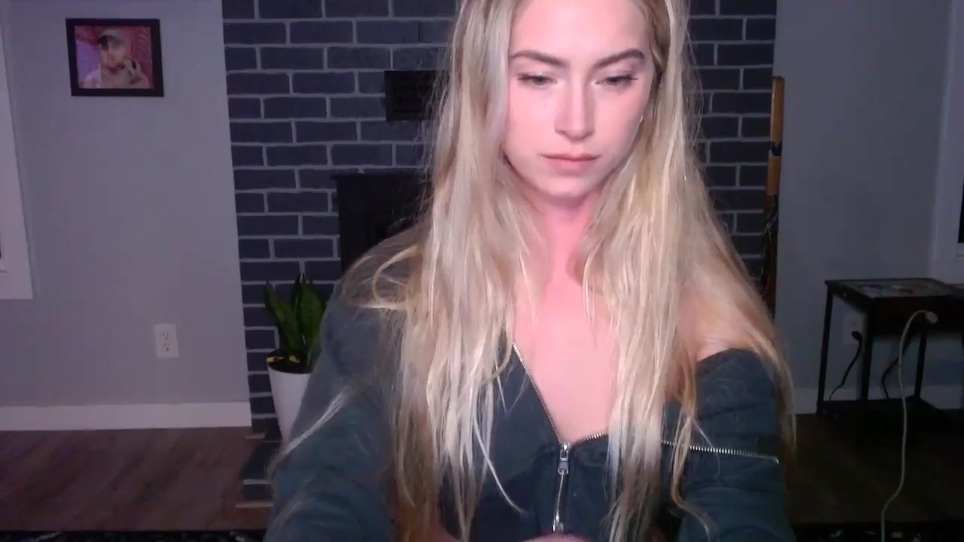 Gallery image thumbnail from Lovelyemilia's myfreecams stream on, 05/29/2024, 05:27 image 16 of 20