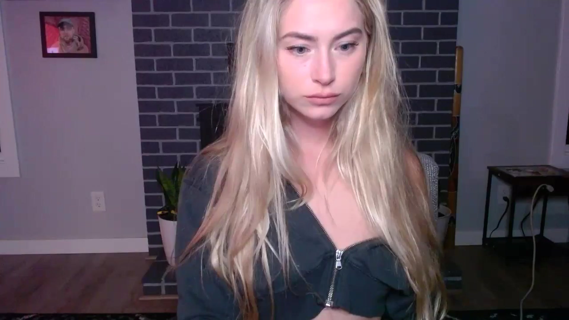 Gallery image thumbnail from Lovelyemilia's myfreecams stream on, 05/29/2024, 05:27 image 6 of 20