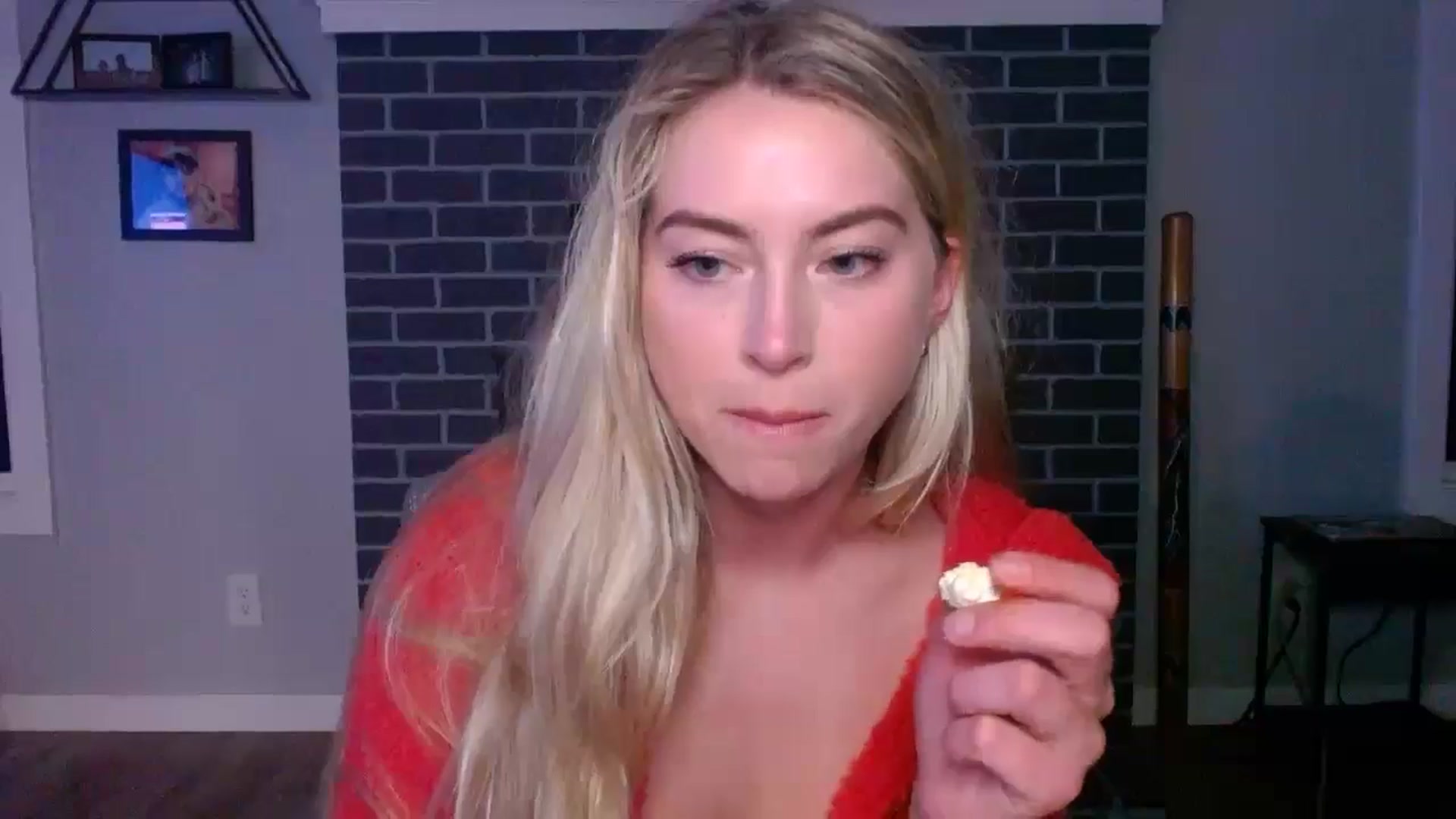 Gallery image thumbnail from Lovelyemilia's myfreecams stream on, 05/31/2024, 04:46 image 10 of 20