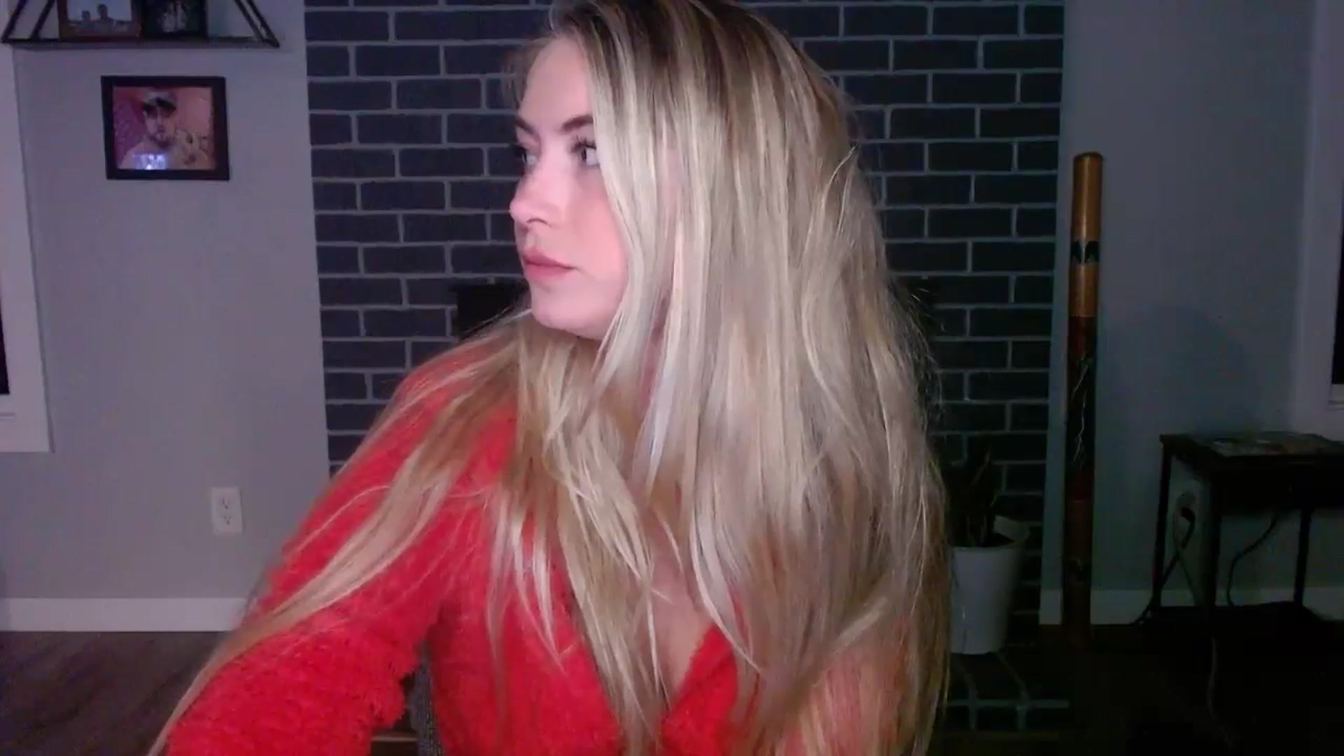 Gallery image thumbnail from Lovelyemilia's myfreecams stream on, 05/31/2024, 05:04 image 19 of 20