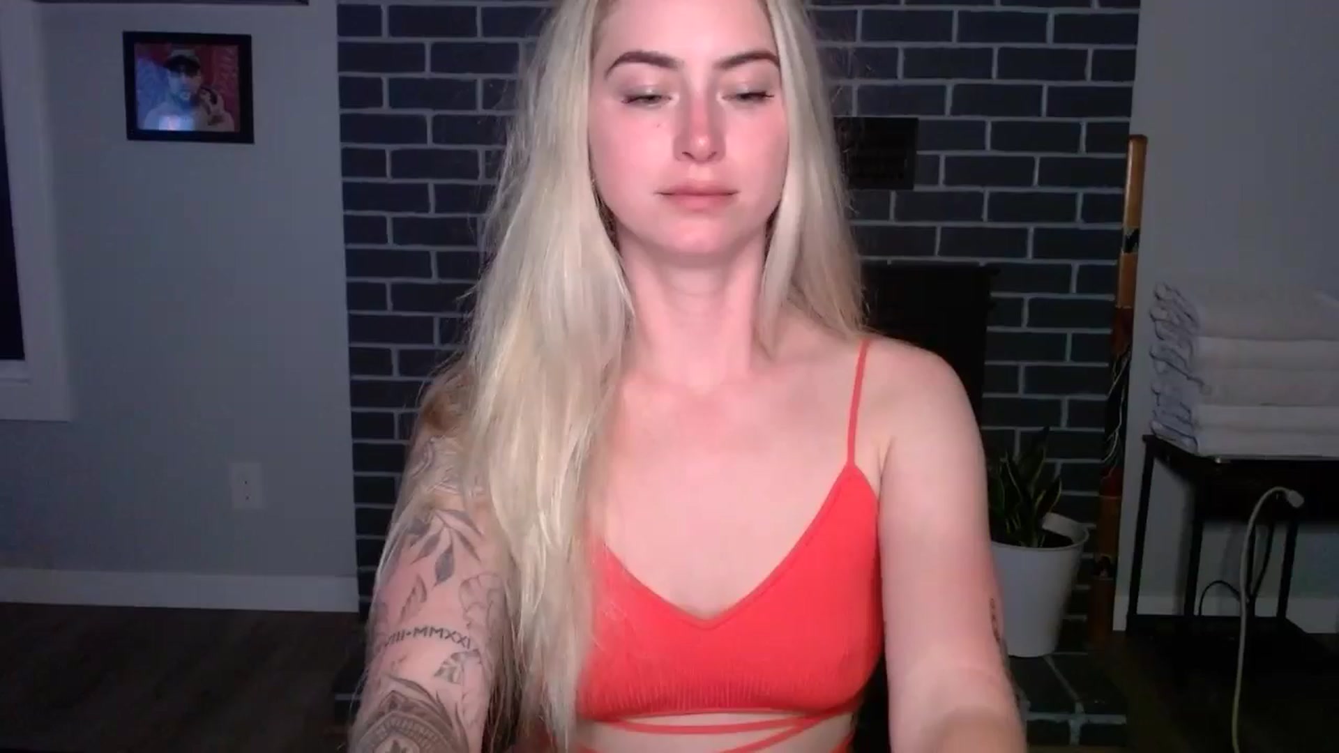 Gallery image thumbnail from Lovelyemilia's myfreecams stream on, 06/05/2024, 04:44 image 1 of 20