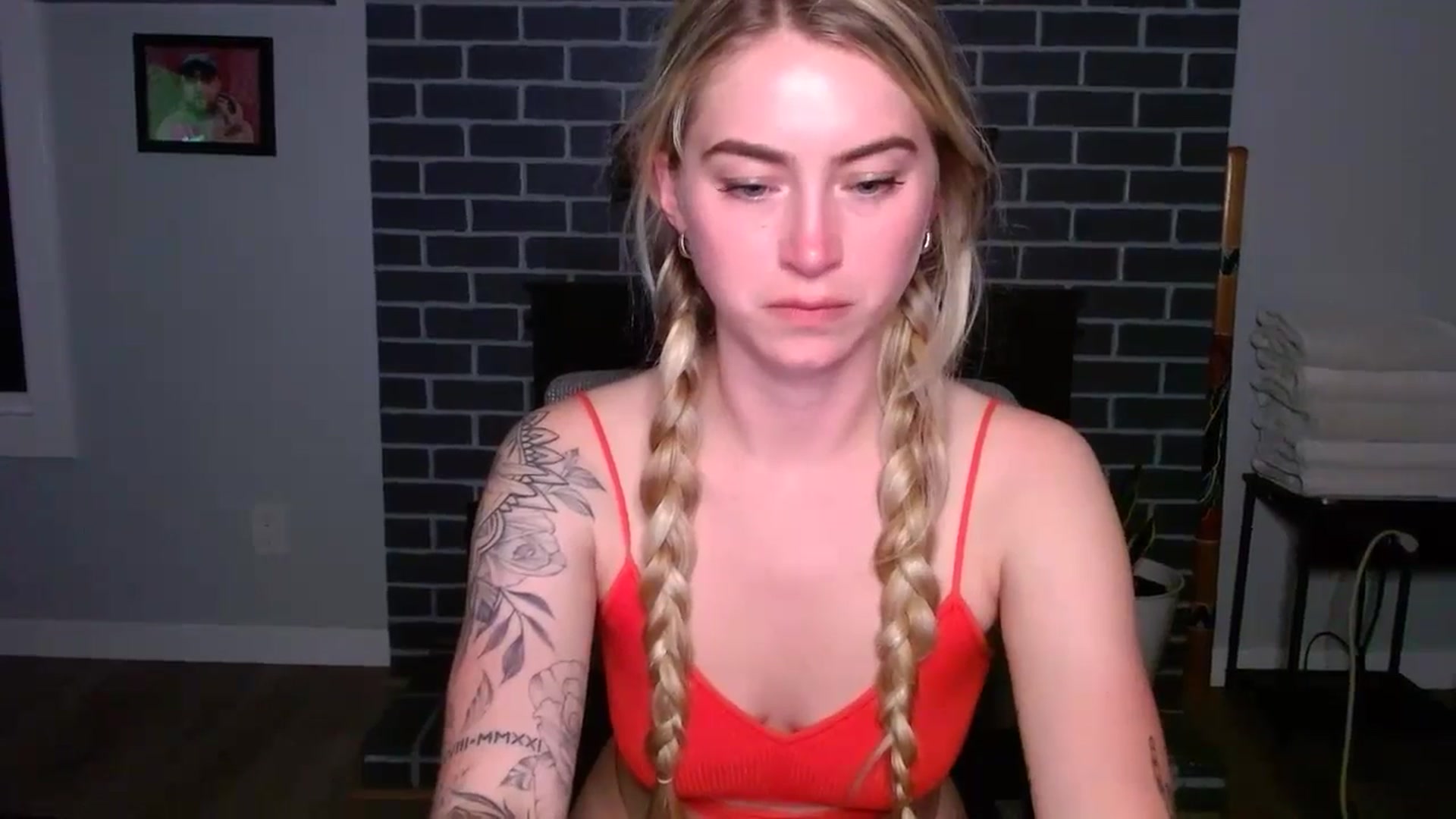 Gallery image thumbnail from Lovelyemilia's myfreecams stream on, 06/05/2024, 04:44 image 20 of 20