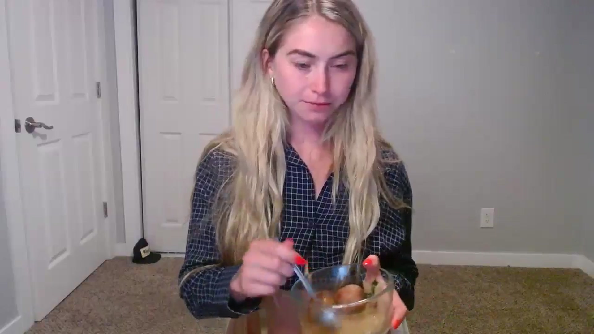 Gallery image thumbnail from Lovelyemilia's myfreecams stream on, 07/24/2024, 04:23 image 17 of 20