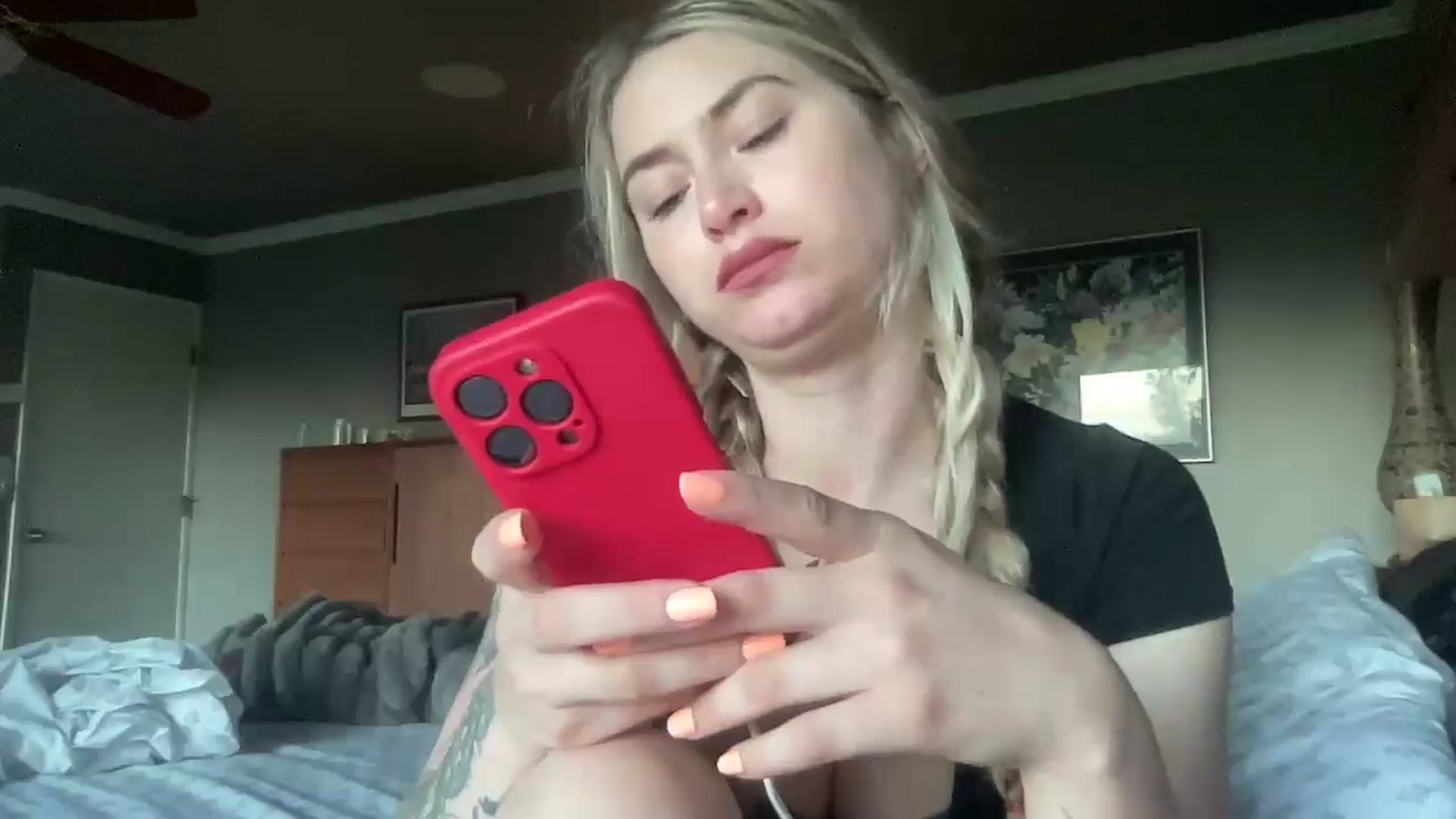 Gallery image thumbnail from Lovelyemilia's myfreecams stream on, 04/29/2025, 03:00 image 17 of 20