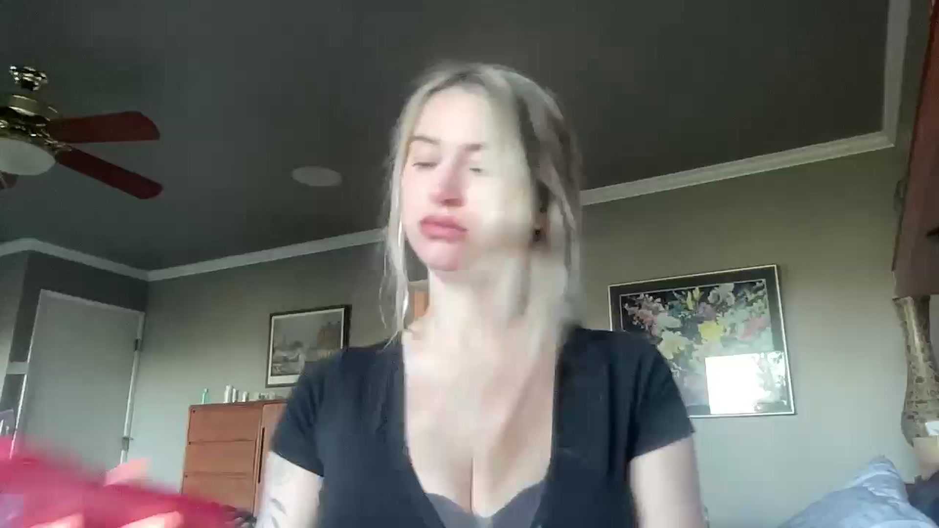 Gallery image thumbnail from Lovelyemilia's myfreecams stream on, 04/29/2025, 03:00 image 1 of 20