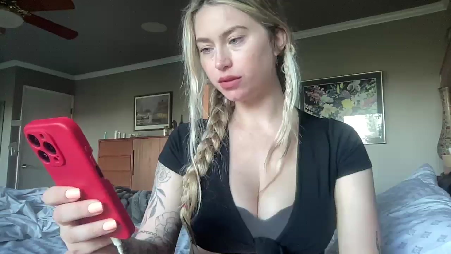 Gallery image thumbnail from Lovelyemilia's myfreecams stream on, 04/29/2025, 03:00 image 3 of 20