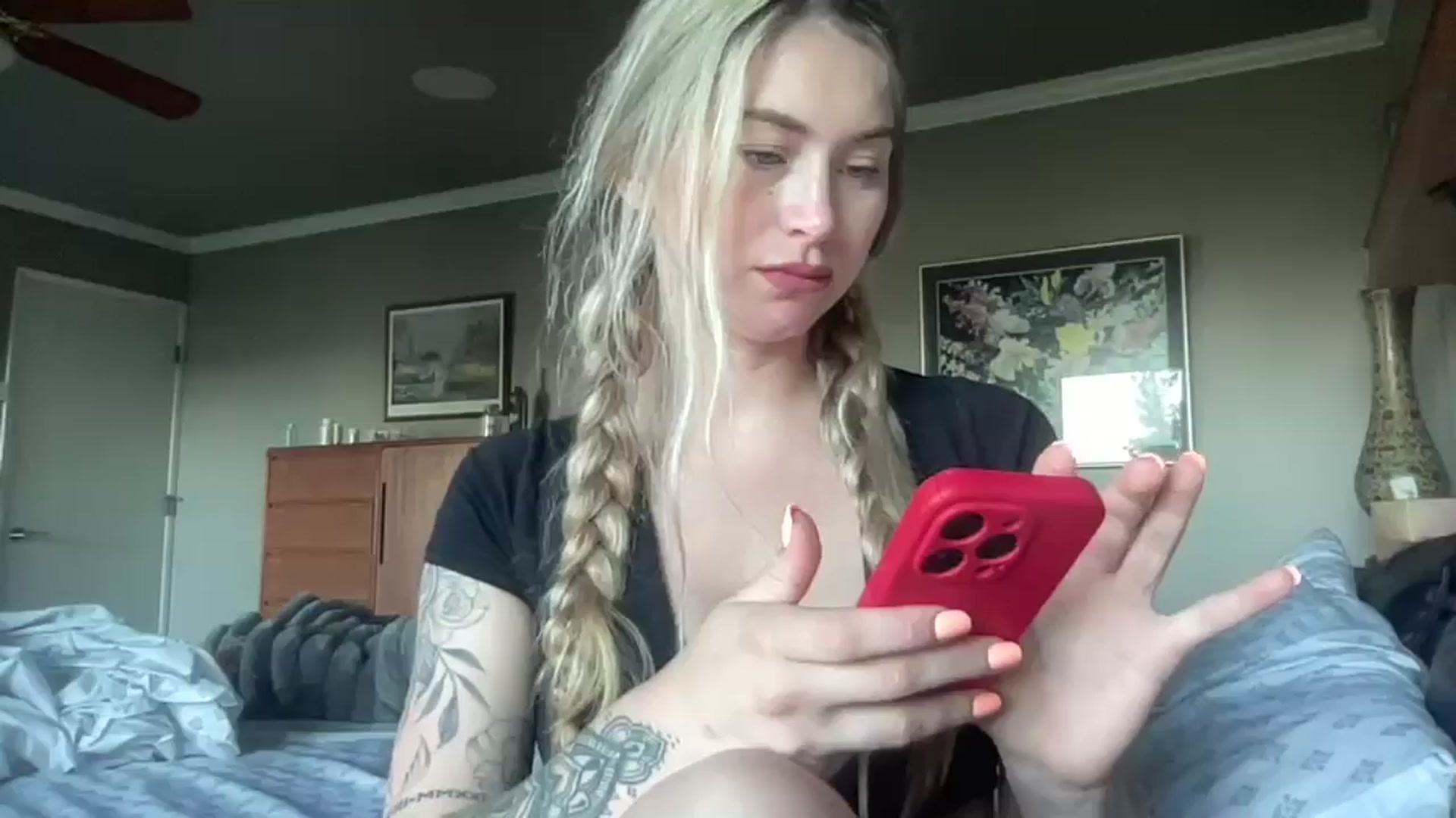 Gallery image thumbnail from Lovelyemilia's myfreecams stream on, 04/29/2025, 03:00 image 6 of 20