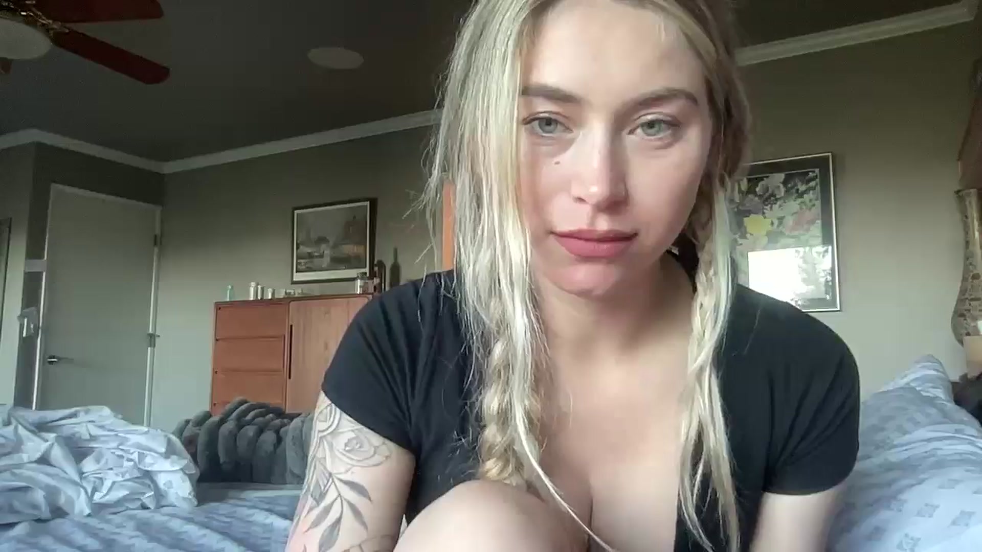 Gallery image thumbnail from Lovelyemilia's myfreecams stream on, 04/29/2025, 03:00 image 4 of 20