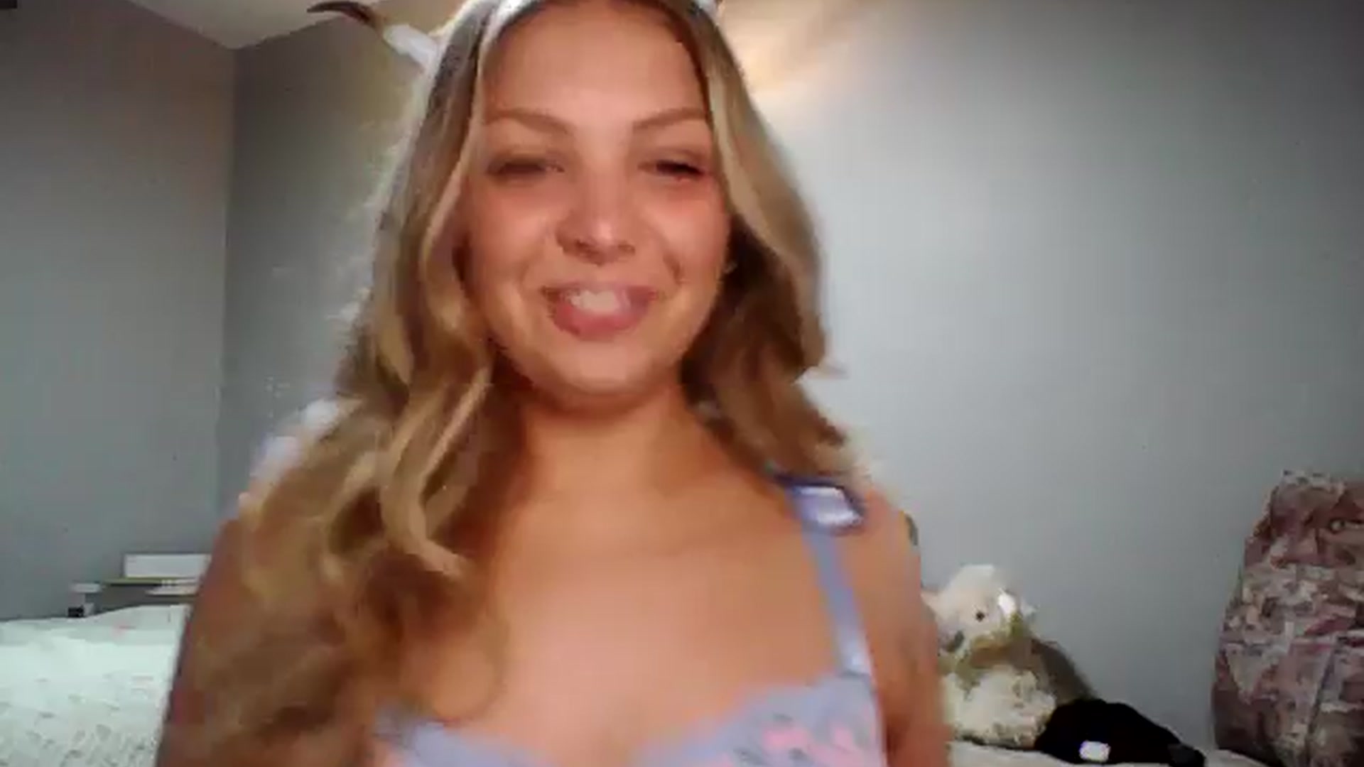 Gallery image thumbnail from Lovelyleah's myfreecams stream on, 05/19/2025, 15:11 image 7 of 20