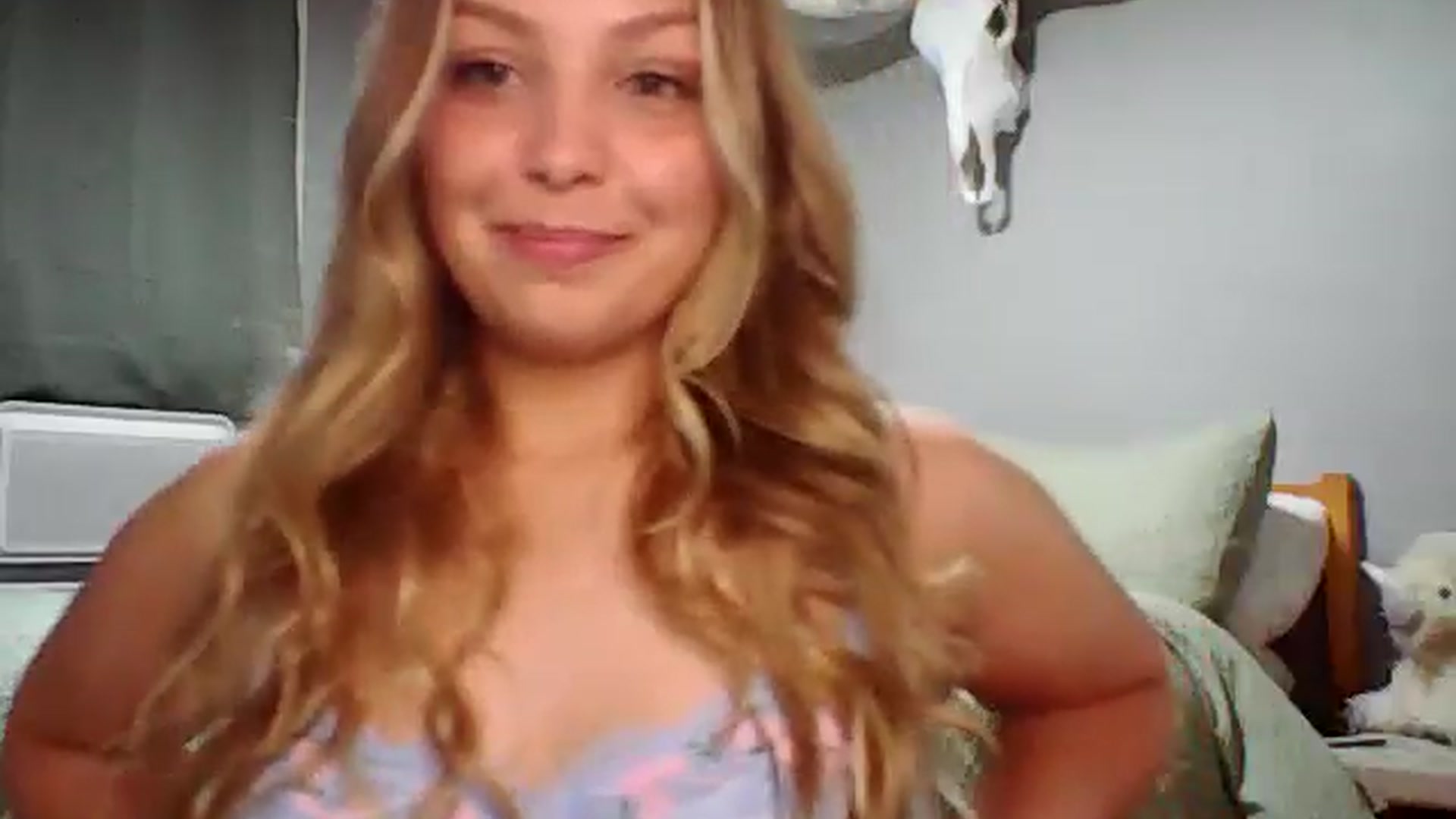 Gallery image thumbnail from Lovelyleah's myfreecams stream on, 05/19/2025, 15:11 image 19 of 20