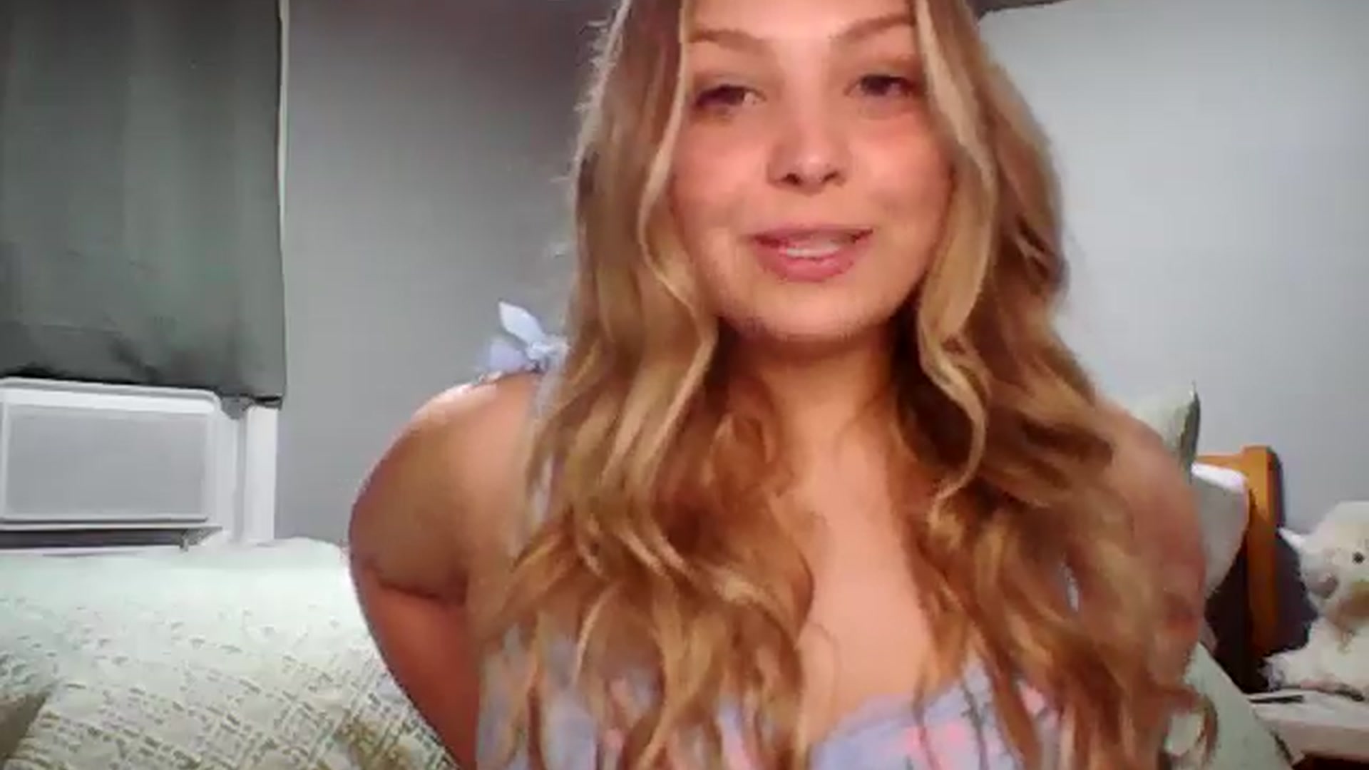 Gallery image thumbnail from Lovelyleah's myfreecams stream on, 05/19/2025, 15:11 image 20 of 20