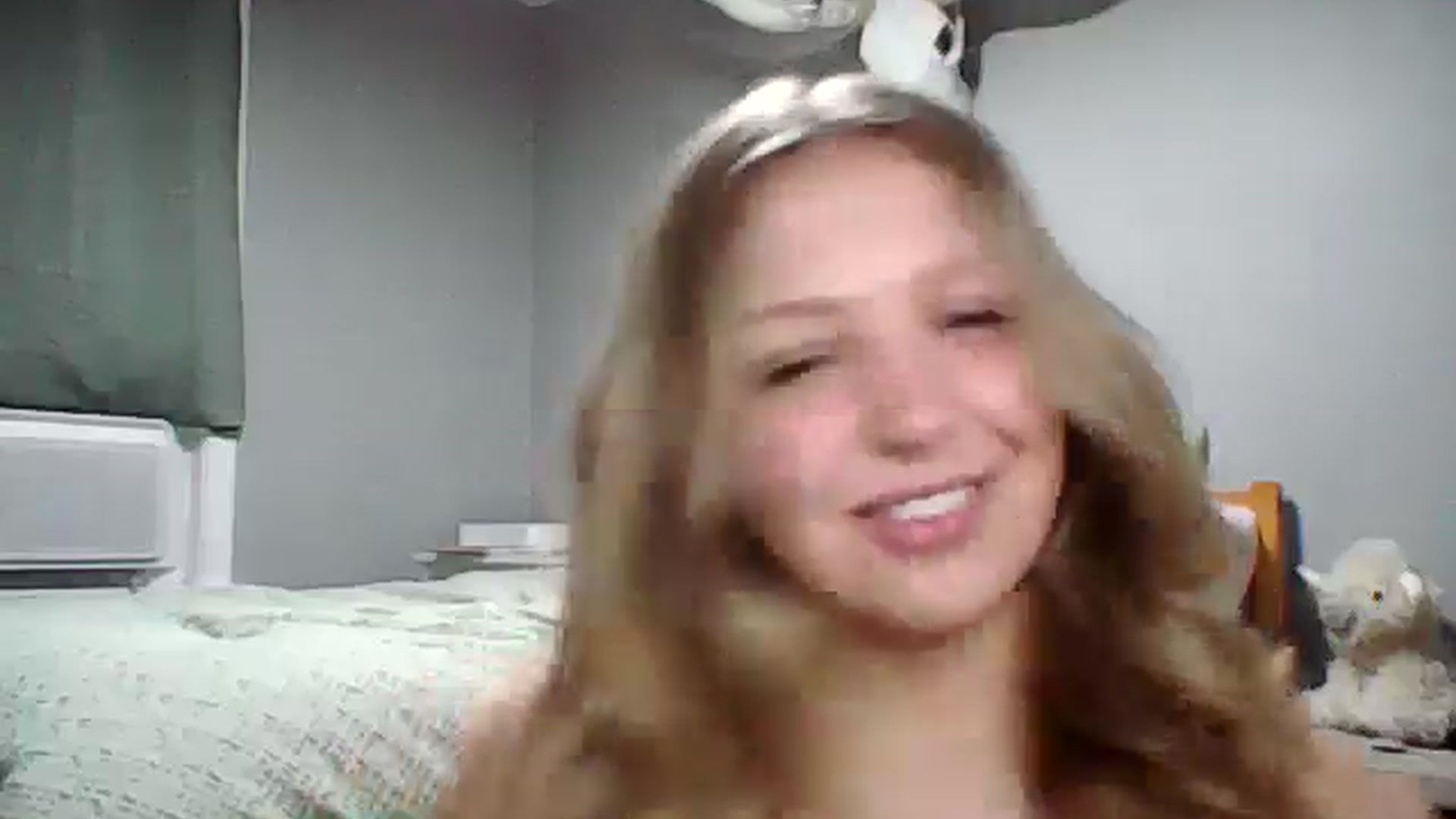 Gallery image thumbnail from Lovelyleah's myfreecams stream on, 05/19/2025, 16:42 image 11 of 20