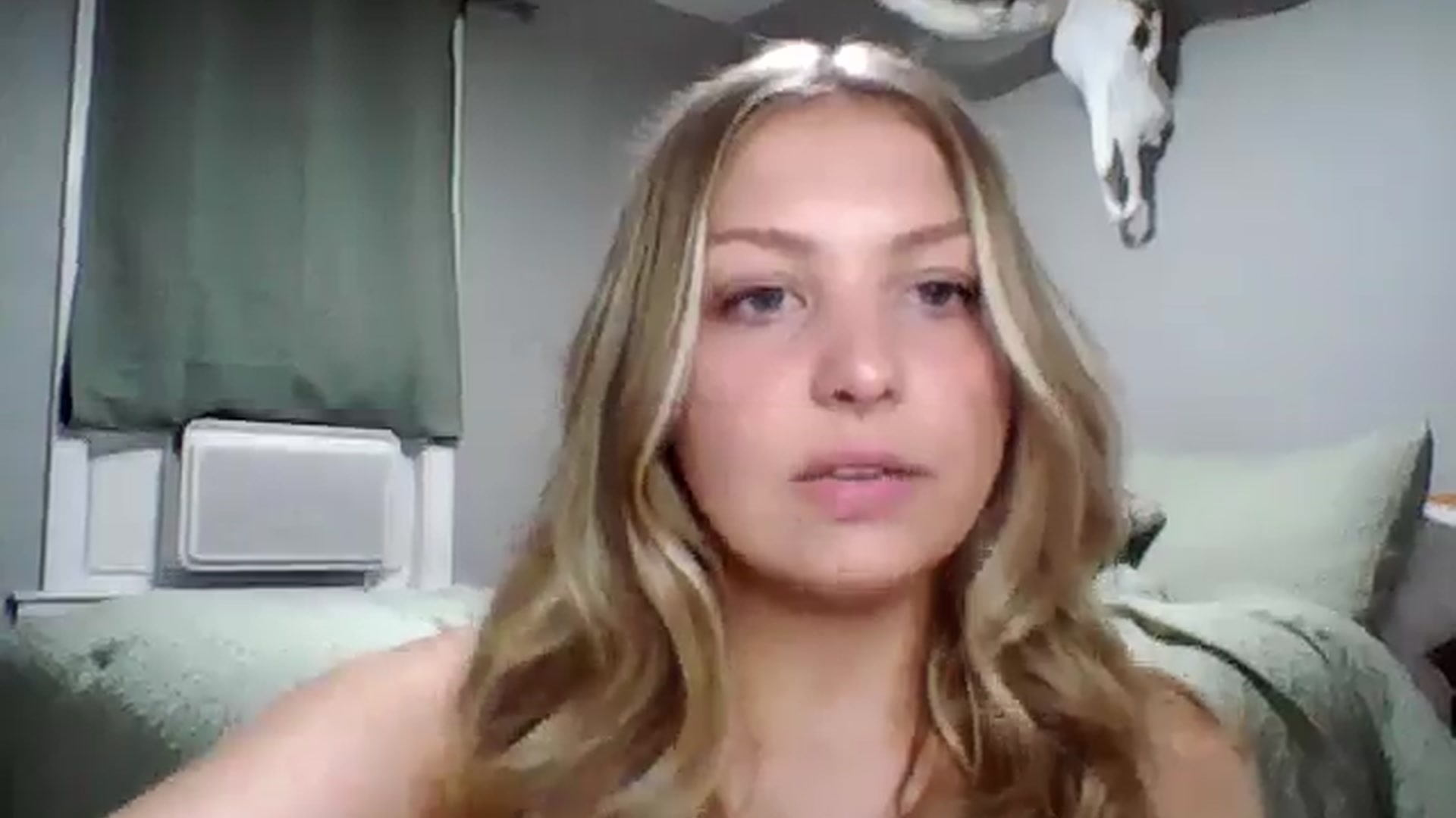 Gallery image thumbnail from Lovelyleah's myfreecams stream on, 05/19/2025, 16:42 image 19 of 20