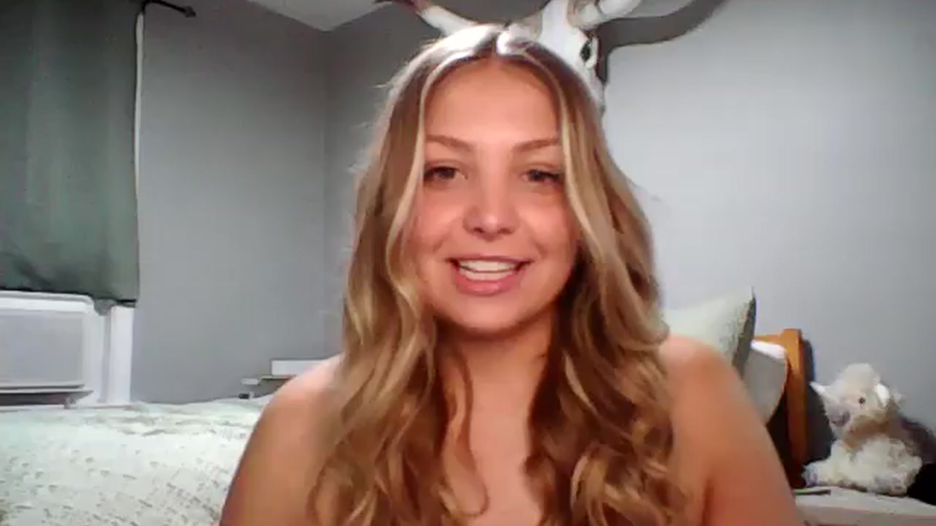Gallery image thumbnail from Lovelyleah's myfreecams stream on, 05/19/2025, 16:42 image 5 of 20