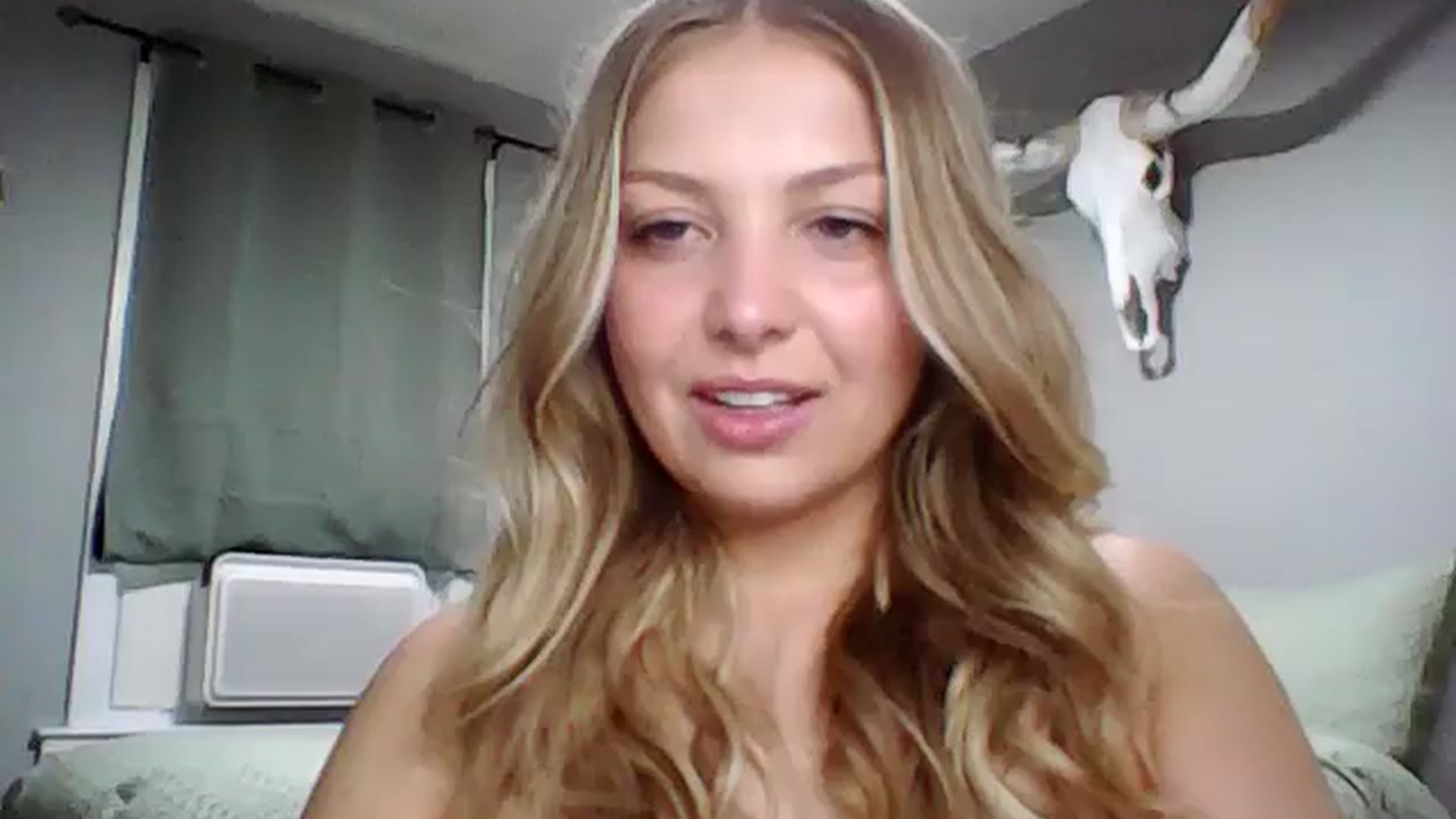 Gallery image thumbnail from Lovelyleah's myfreecams stream on, 05/19/2025, 16:42 image 18 of 20