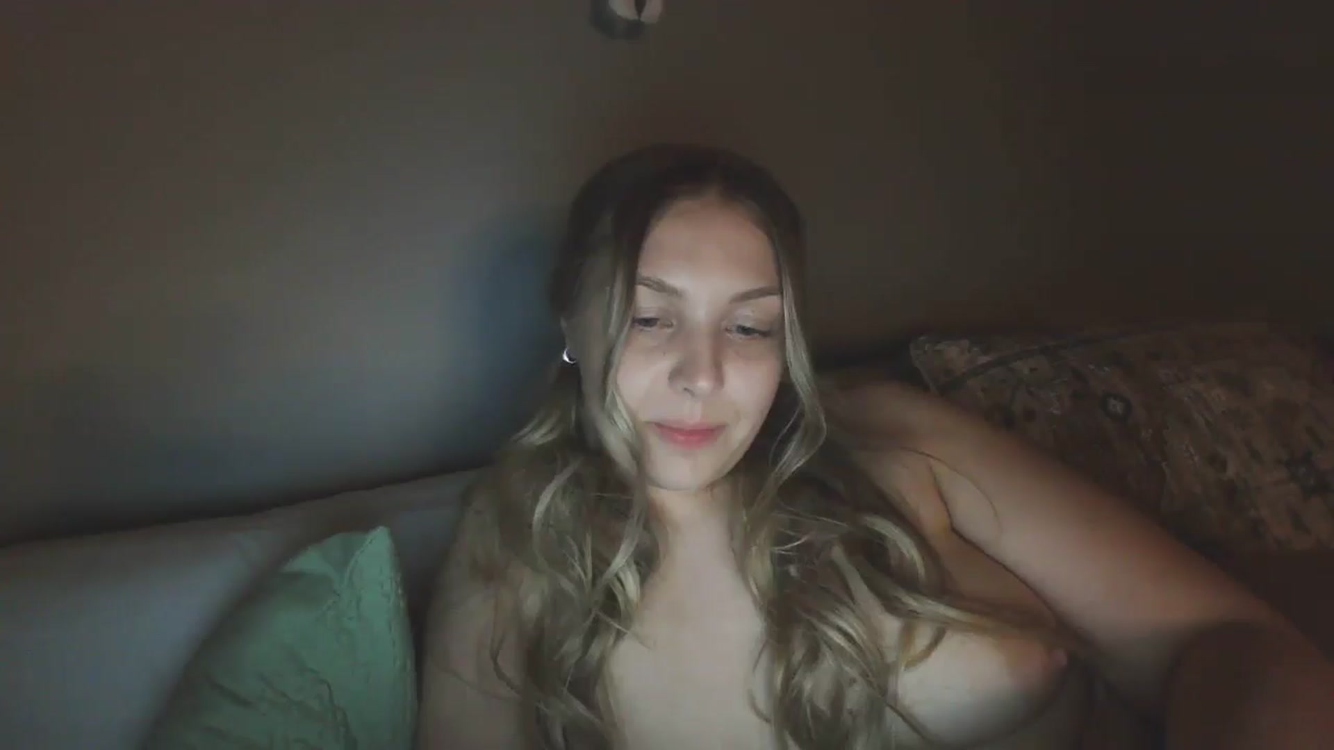 Gallery image thumbnail from Lovelyleah's myfreecams stream on, 05/27/2025, 06:59 image 10 of 20