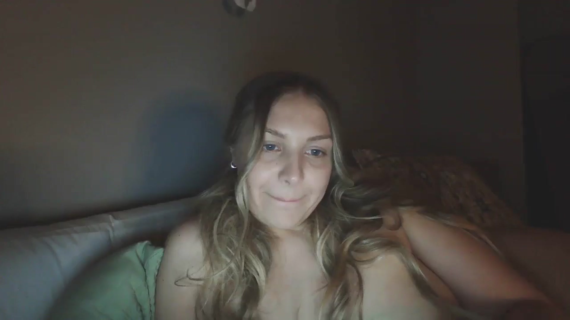 Gallery image thumbnail from Lovelyleah's myfreecams stream on, 05/27/2025, 06:59 image 16 of 20