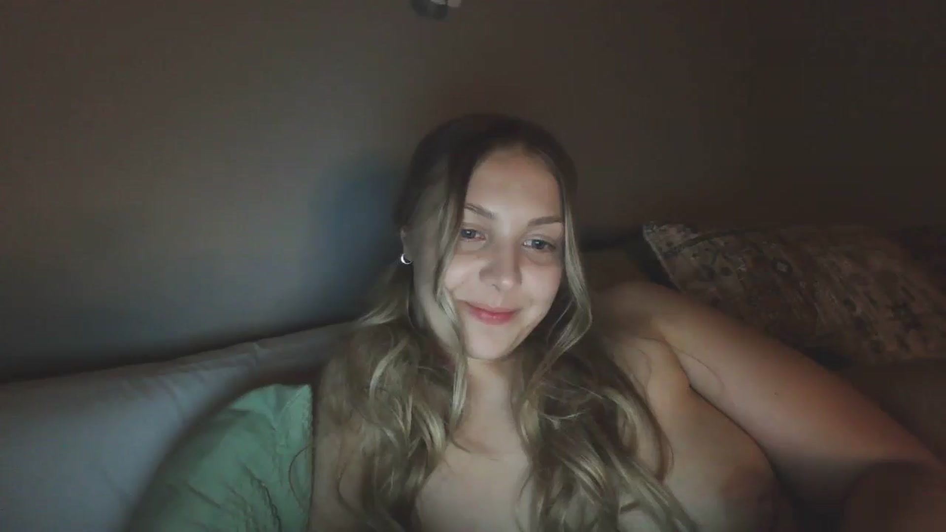 Gallery image thumbnail from Lovelyleah's myfreecams stream on, 05/27/2025, 06:59 image 14 of 20