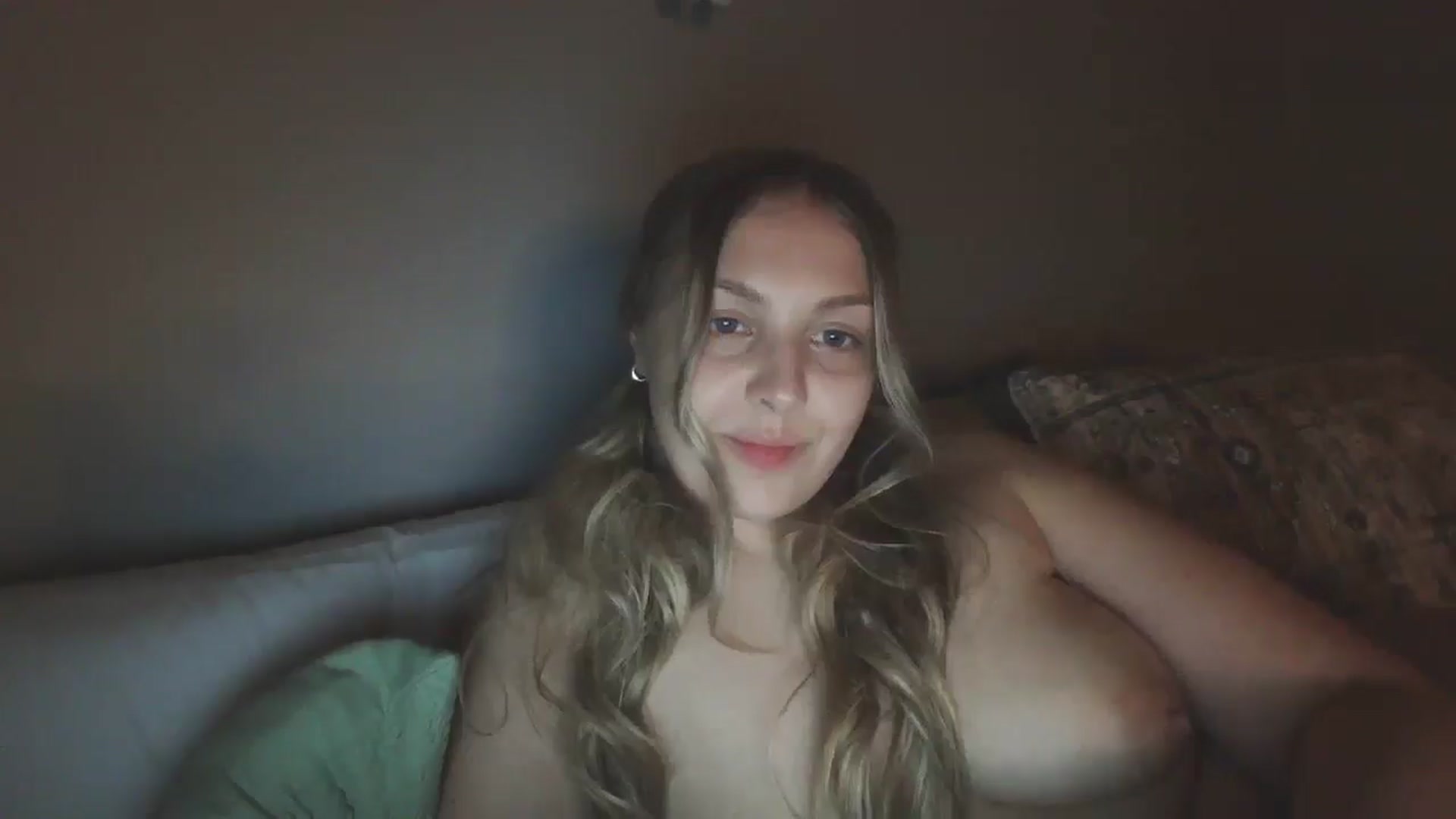 Gallery image thumbnail from Lovelyleah's myfreecams stream on, 05/27/2025, 06:59 image 5 of 20
