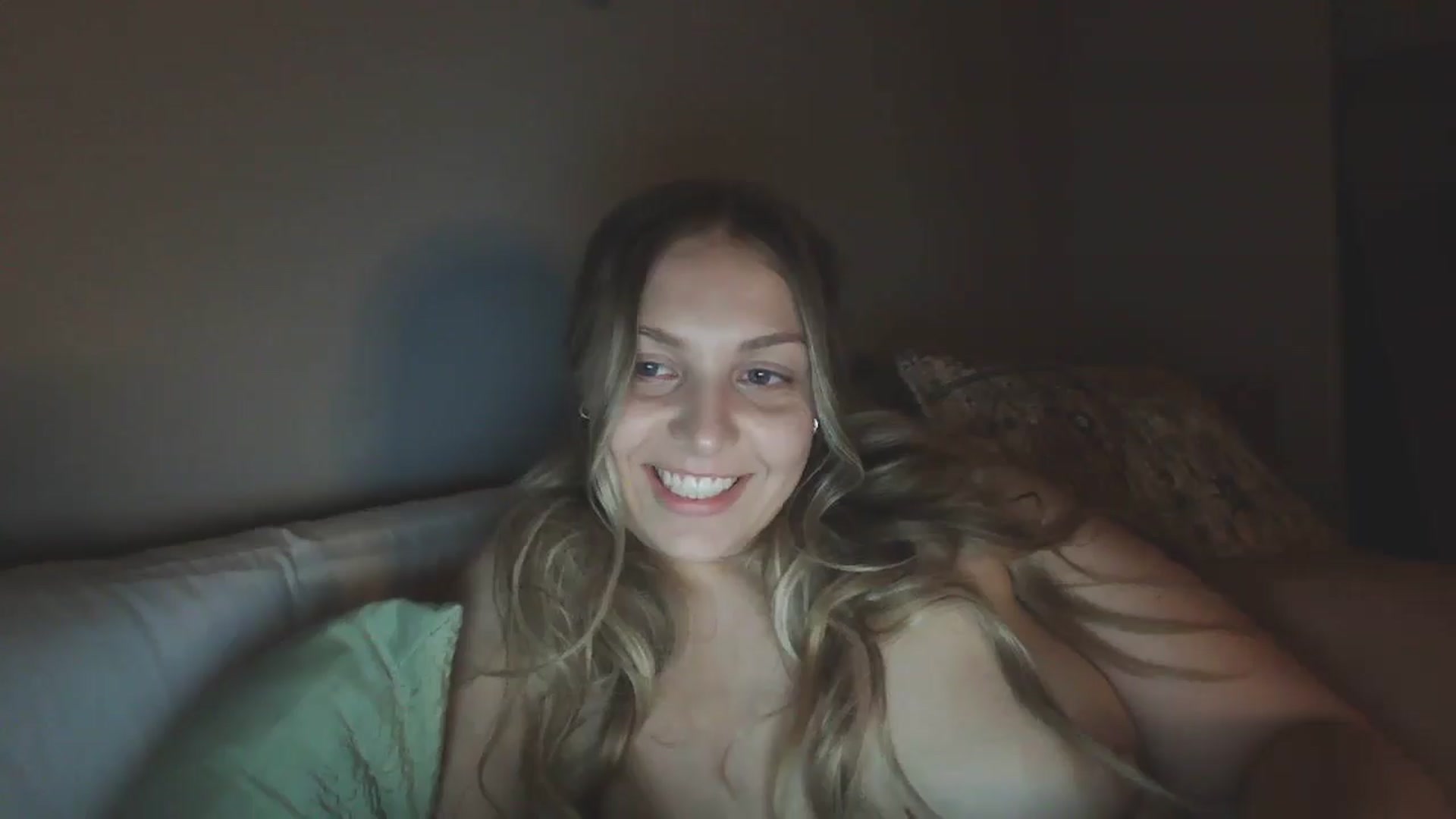 Gallery image thumbnail from Lovelyleah's myfreecams stream on, 05/27/2025, 06:59 image 17 of 20