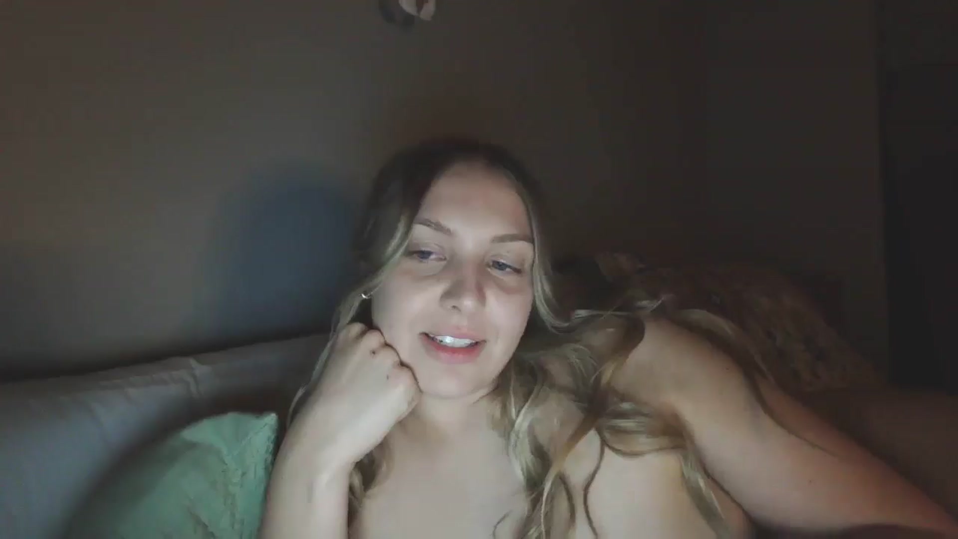 Gallery image thumbnail from Lovelyleah's myfreecams stream on, 05/27/2025, 06:59 image 15 of 20