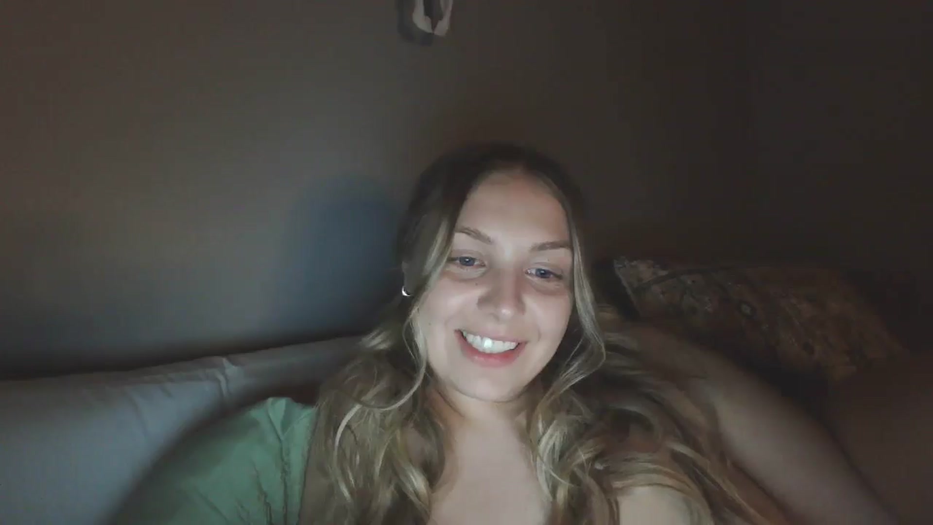 Gallery image thumbnail from Lovelyleah's myfreecams stream on, 05/27/2025, 06:59 image 19 of 20