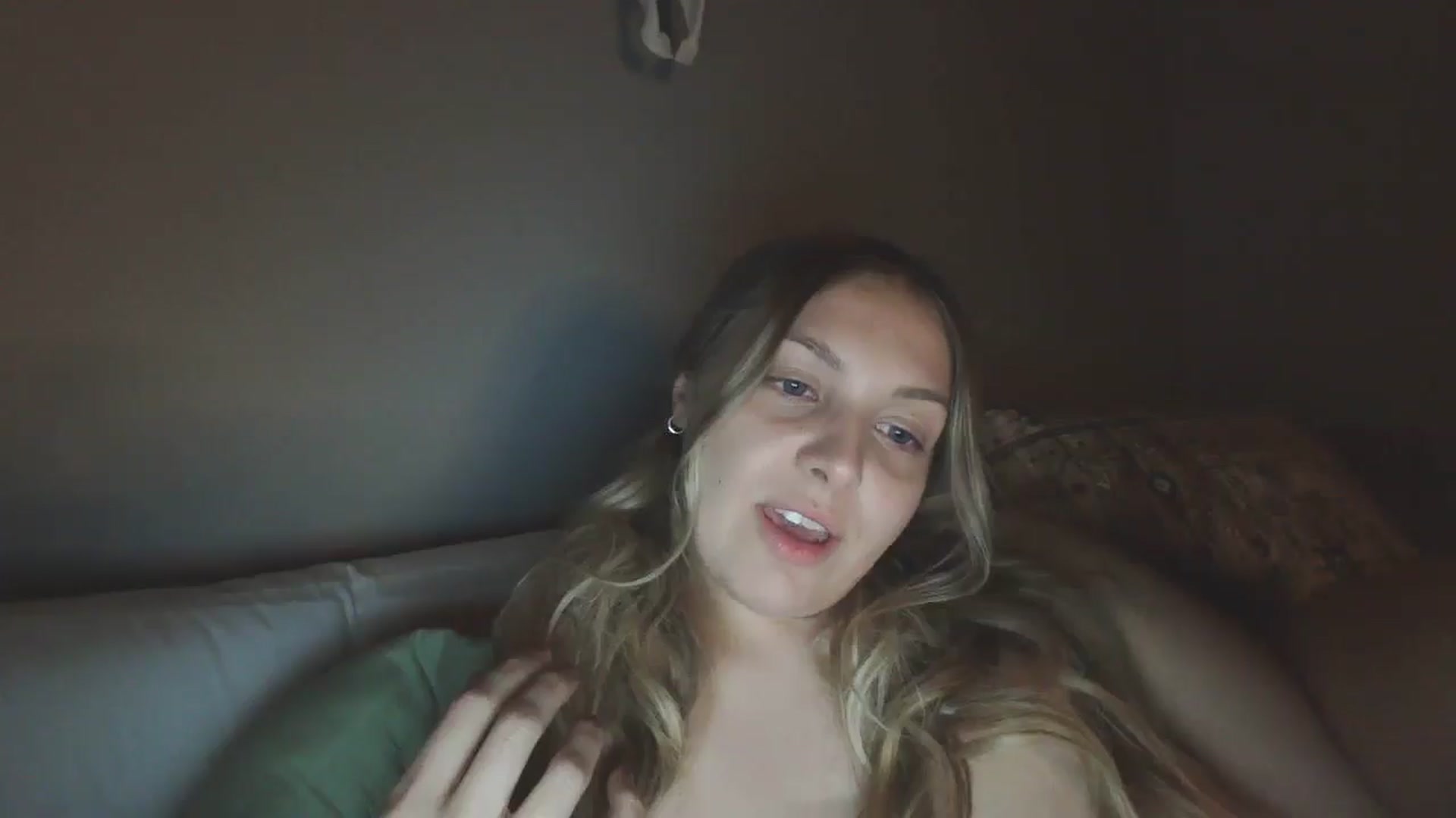 Gallery image thumbnail from Lovelyleah's myfreecams stream on, 05/27/2025, 06:59 image 18 of 20