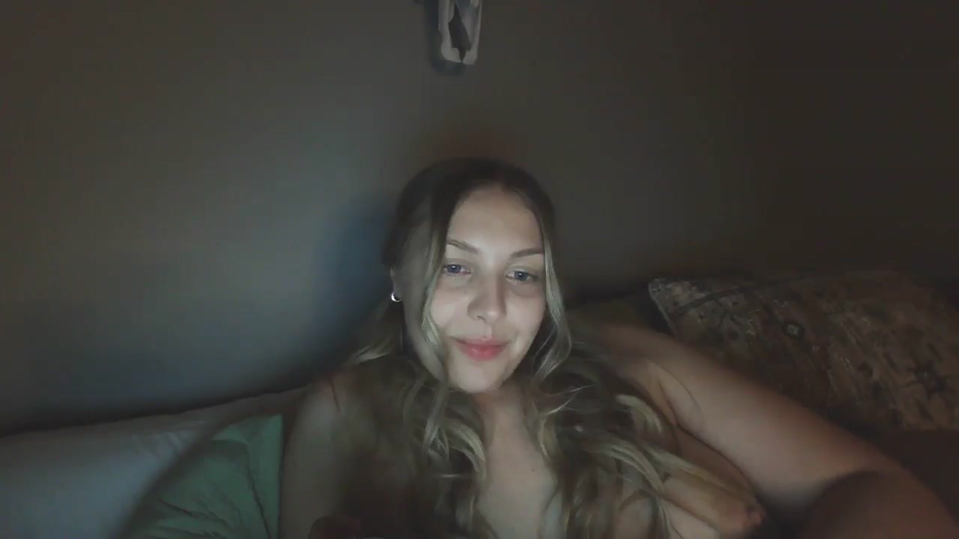 Gallery image thumbnail from Lovelyleah's myfreecams stream on, 05/27/2025, 06:59 image 8 of 20