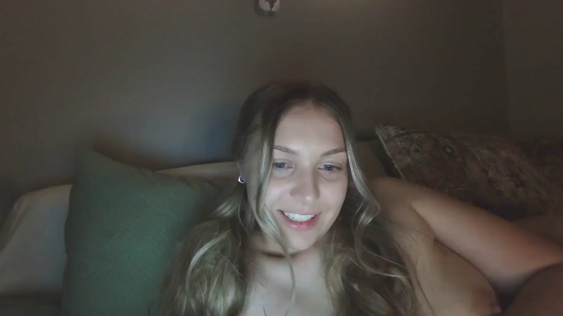 Gallery image thumbnail from Lovelyleah's myfreecams stream on, 05/27/2025, 06:59 image 1 of 20
