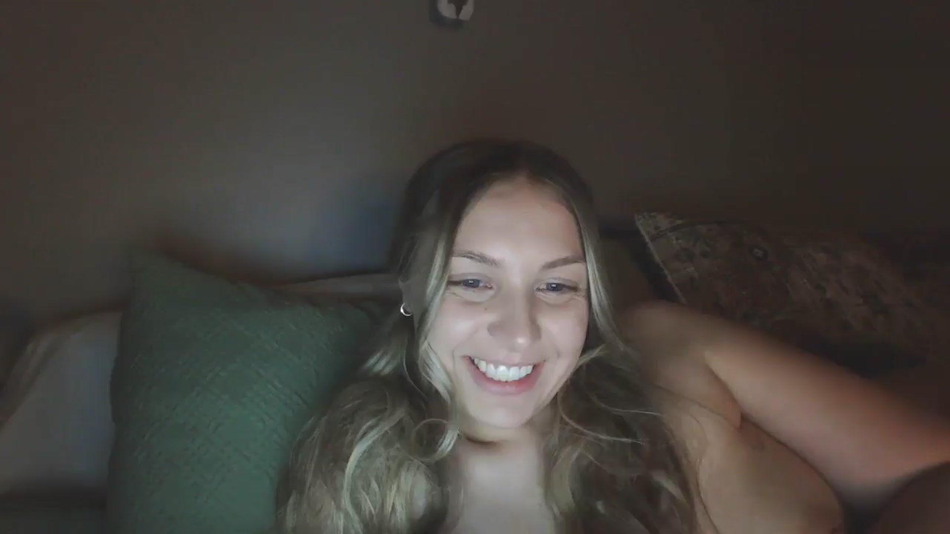 Gallery image thumbnail from Lovelyleah's myfreecams stream on, 05/27/2025, 06:59 image 2 of 20