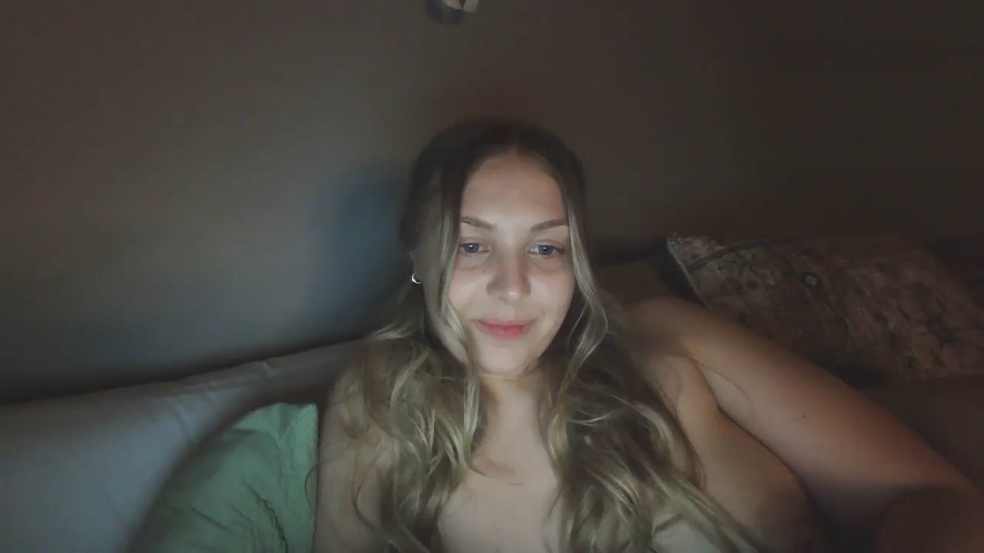 Gallery image thumbnail from Lovelyleah's myfreecams stream on, 05/27/2025, 06:59 image 13 of 20