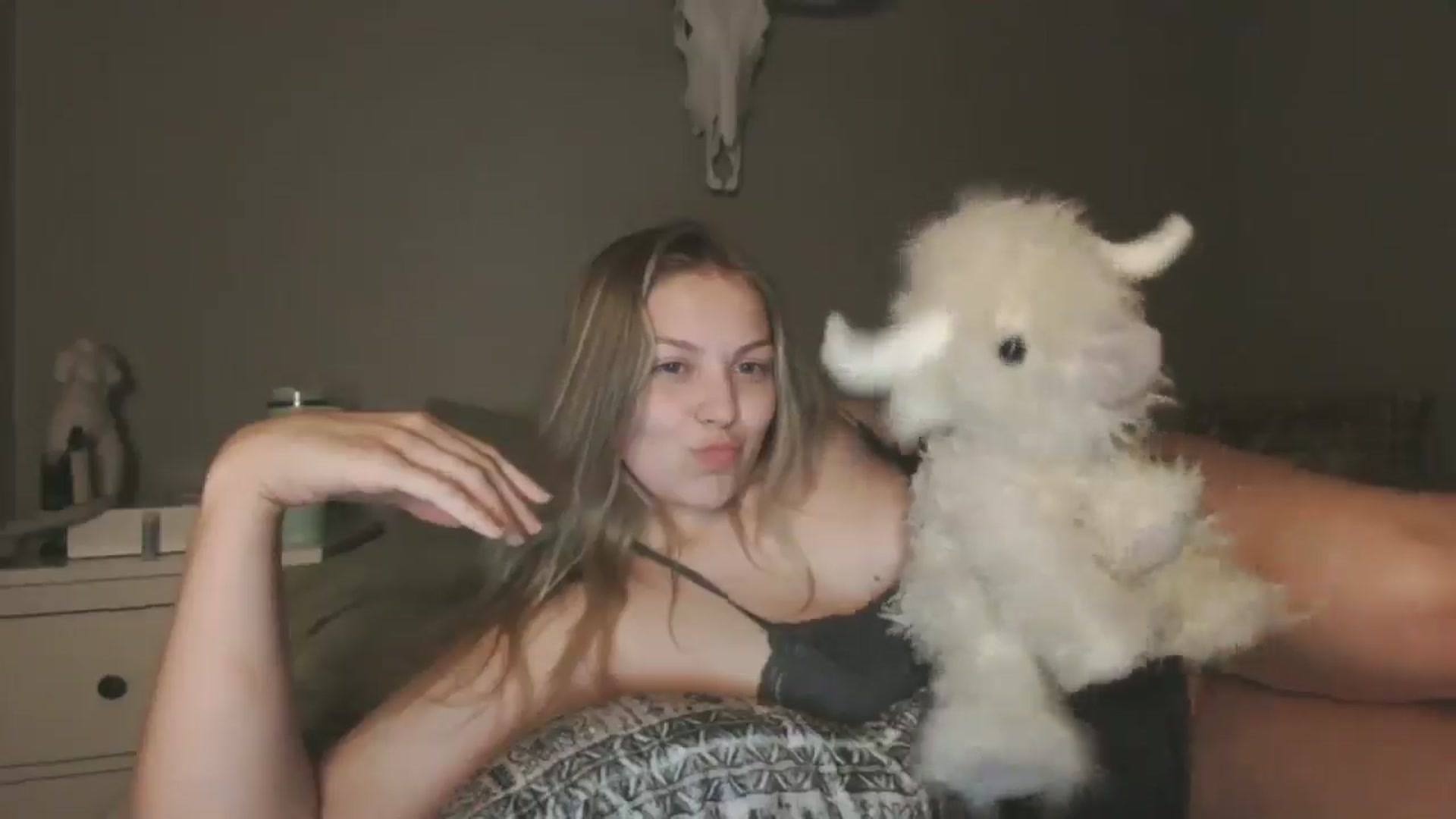 Gallery image thumbnail from Lovelyleah's myfreecams stream on, 05/29/2025, 07:08 image 15 of 20