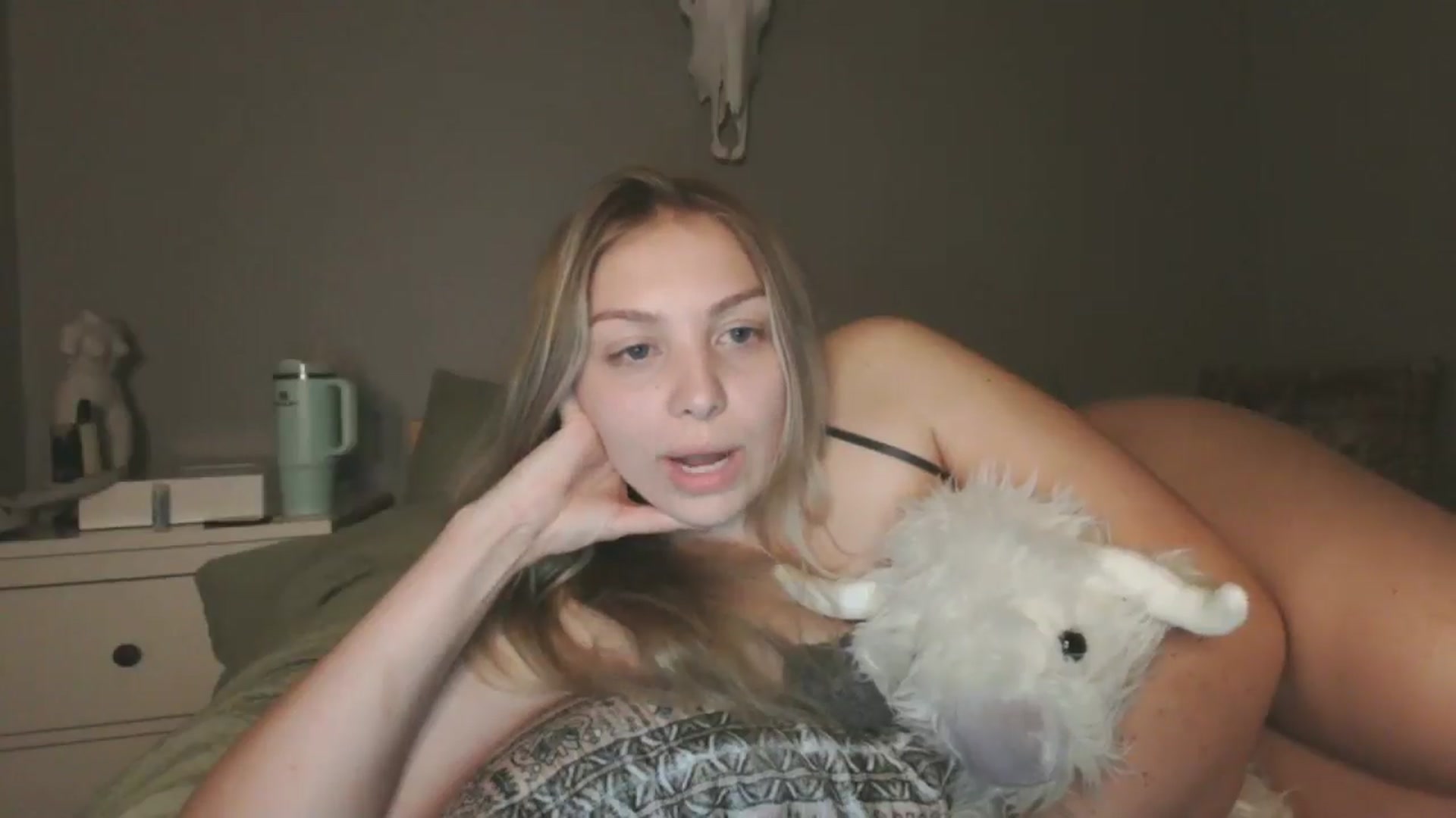 Gallery image thumbnail from Lovelyleah's myfreecams stream on, 05/29/2025, 07:08 image 14 of 20