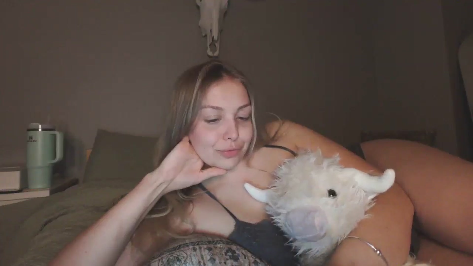 Gallery image thumbnail from Lovelyleah's myfreecams stream on, 05/29/2025, 07:08 image 10 of 20