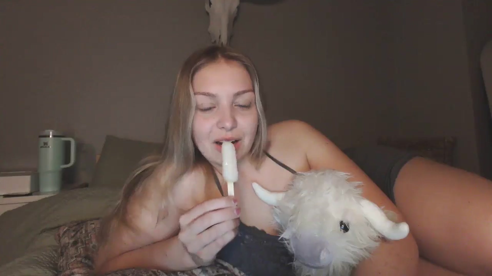 Gallery image thumbnail from Lovelyleah's myfreecams stream on, 05/29/2025, 07:08 image 3 of 20