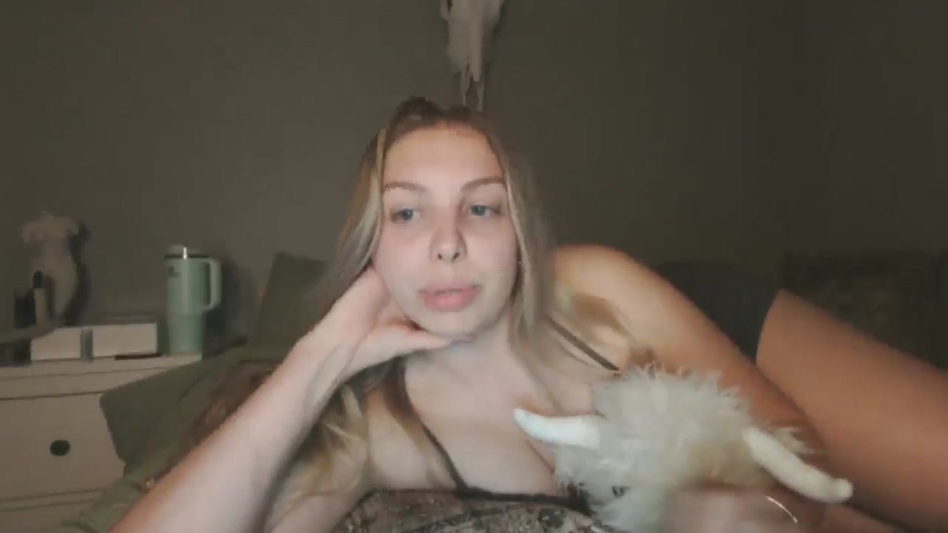 Gallery image thumbnail from Lovelyleah's myfreecams stream on, 05/29/2025, 07:08 image 16 of 20