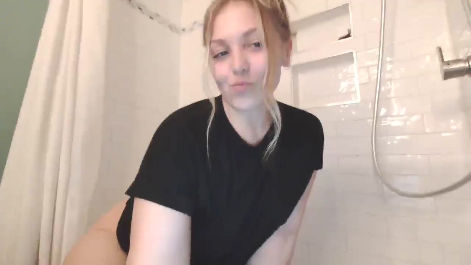 Gallery image thumbnail from Lovelyleah's myfreecams stream on, 06/07/2025, 03:59 image 6 of 20