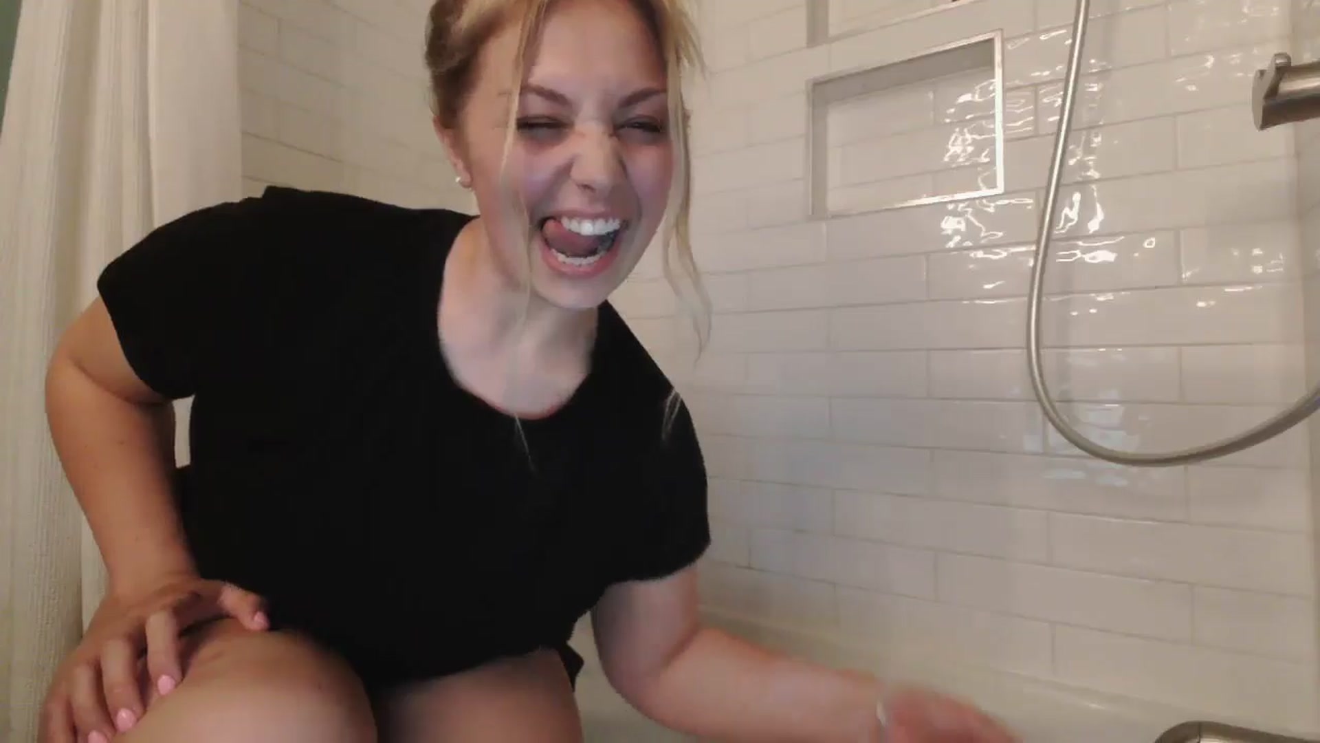 Gallery image thumbnail from Lovelyleah's myfreecams stream on, 06/07/2025, 03:59 image 20 of 20