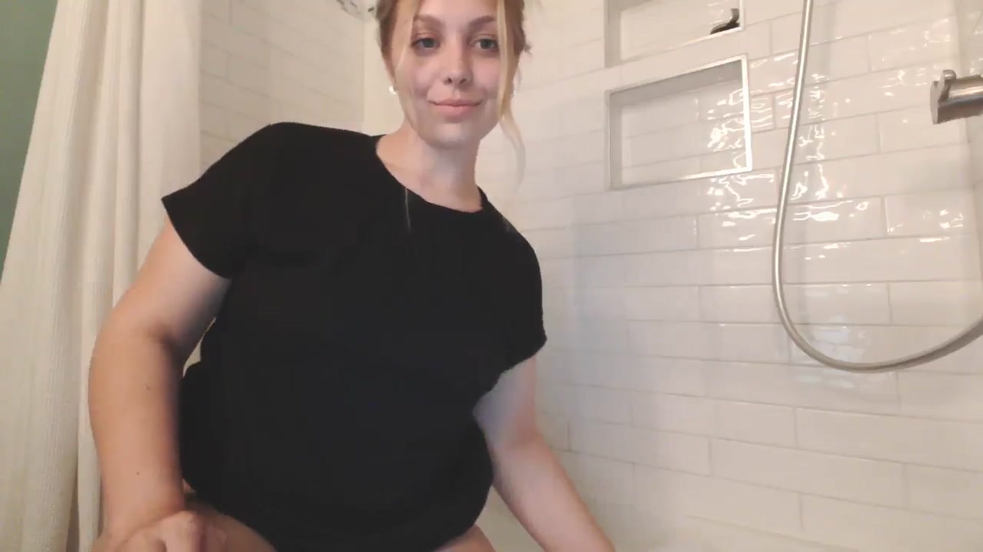 Gallery image thumbnail from Lovelyleah's myfreecams stream on, 06/07/2025, 03:59 image 8 of 20