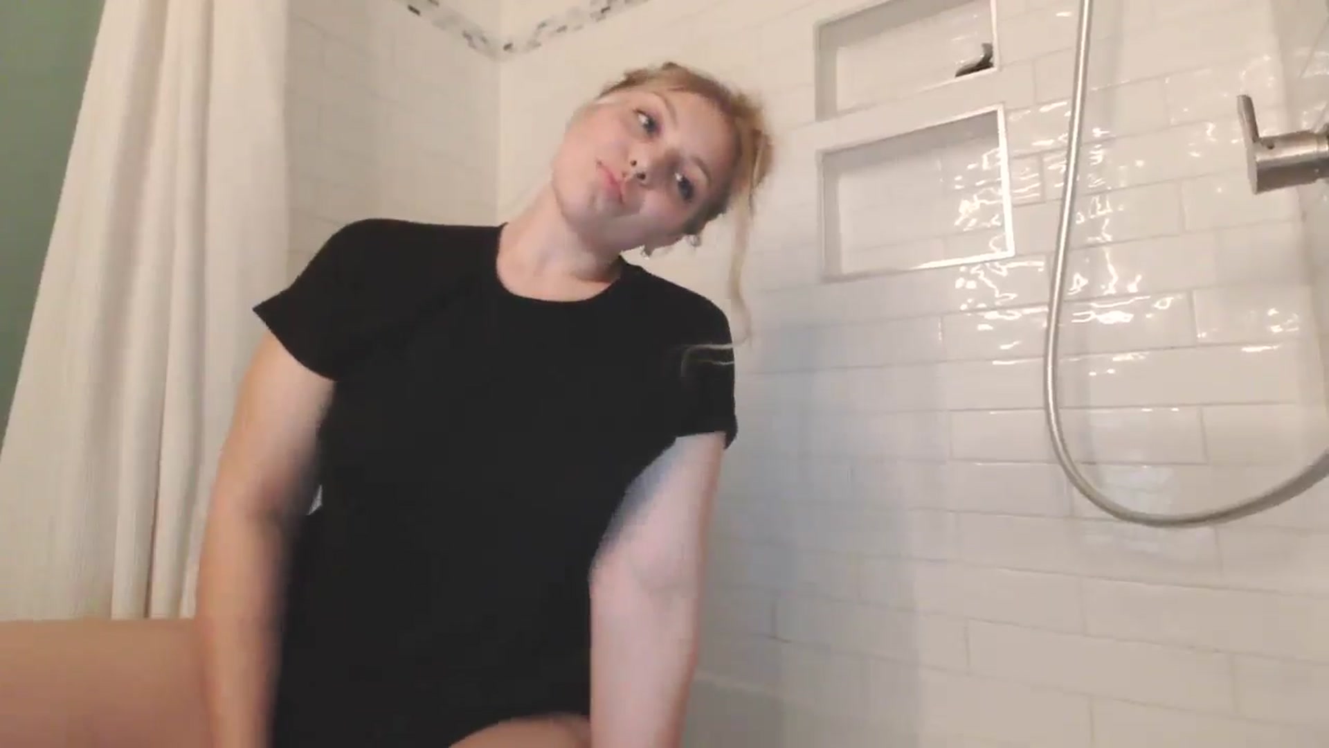 Gallery image thumbnail from Lovelyleah's myfreecams stream on, 06/07/2025, 03:59 image 5 of 20