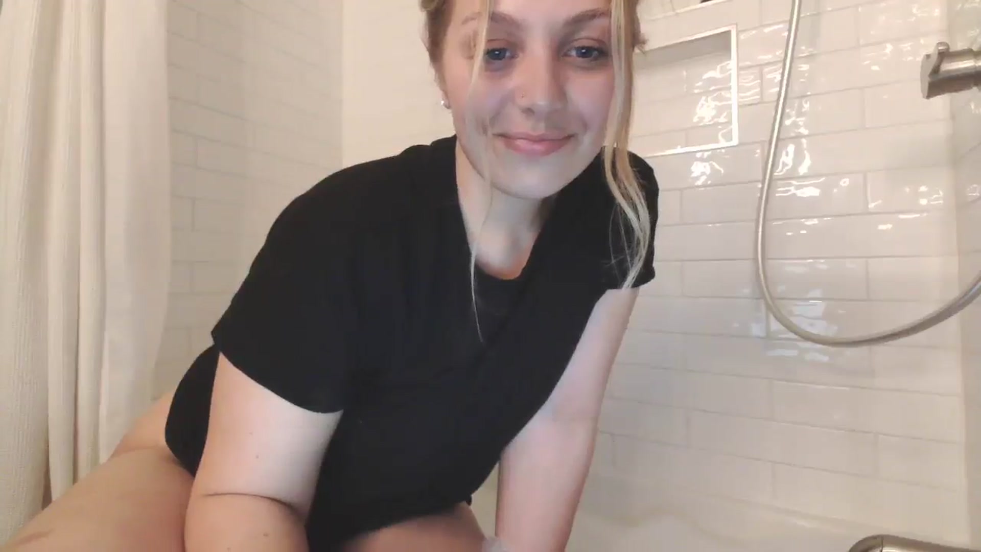 Gallery image thumbnail from Lovelyleah's myfreecams stream on, 06/07/2025, 03:59 image 13 of 20