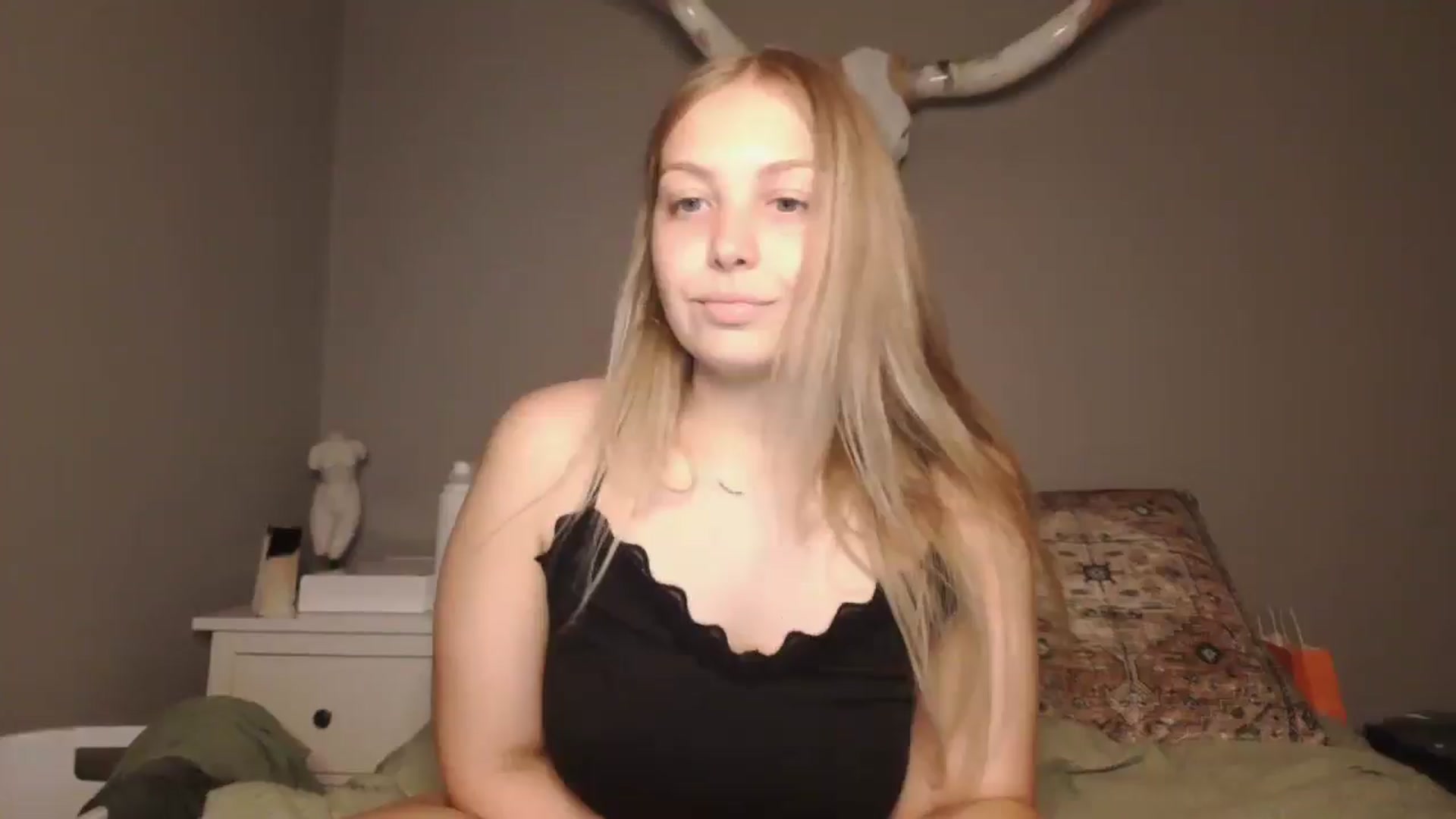 Gallery image thumbnail from Lovelyleah's myfreecams stream on, 06/09/2025, 16:25 image 12 of 20