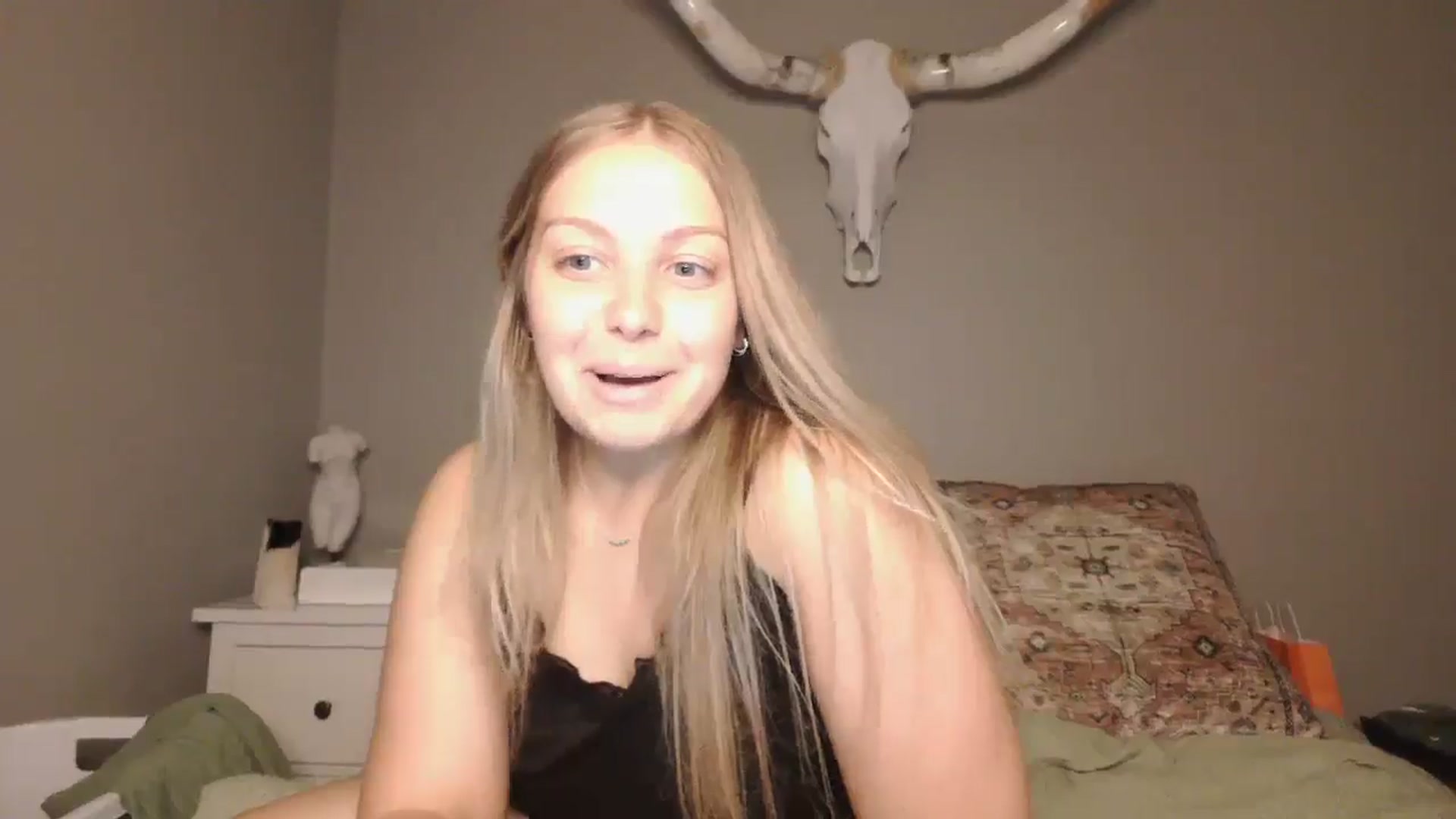 Gallery image thumbnail from Lovelyleah's myfreecams stream on, 06/09/2025, 16:25 image 10 of 20
