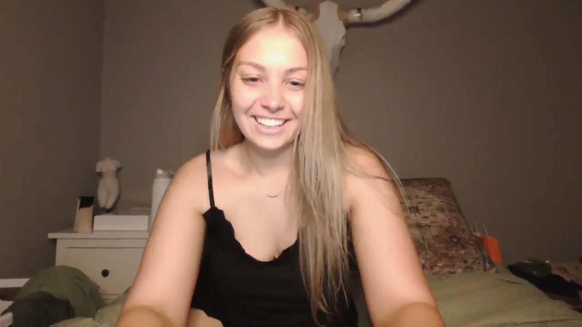 Gallery image thumbnail from Lovelyleah's myfreecams stream on, 06/09/2025, 16:25 image 15 of 20