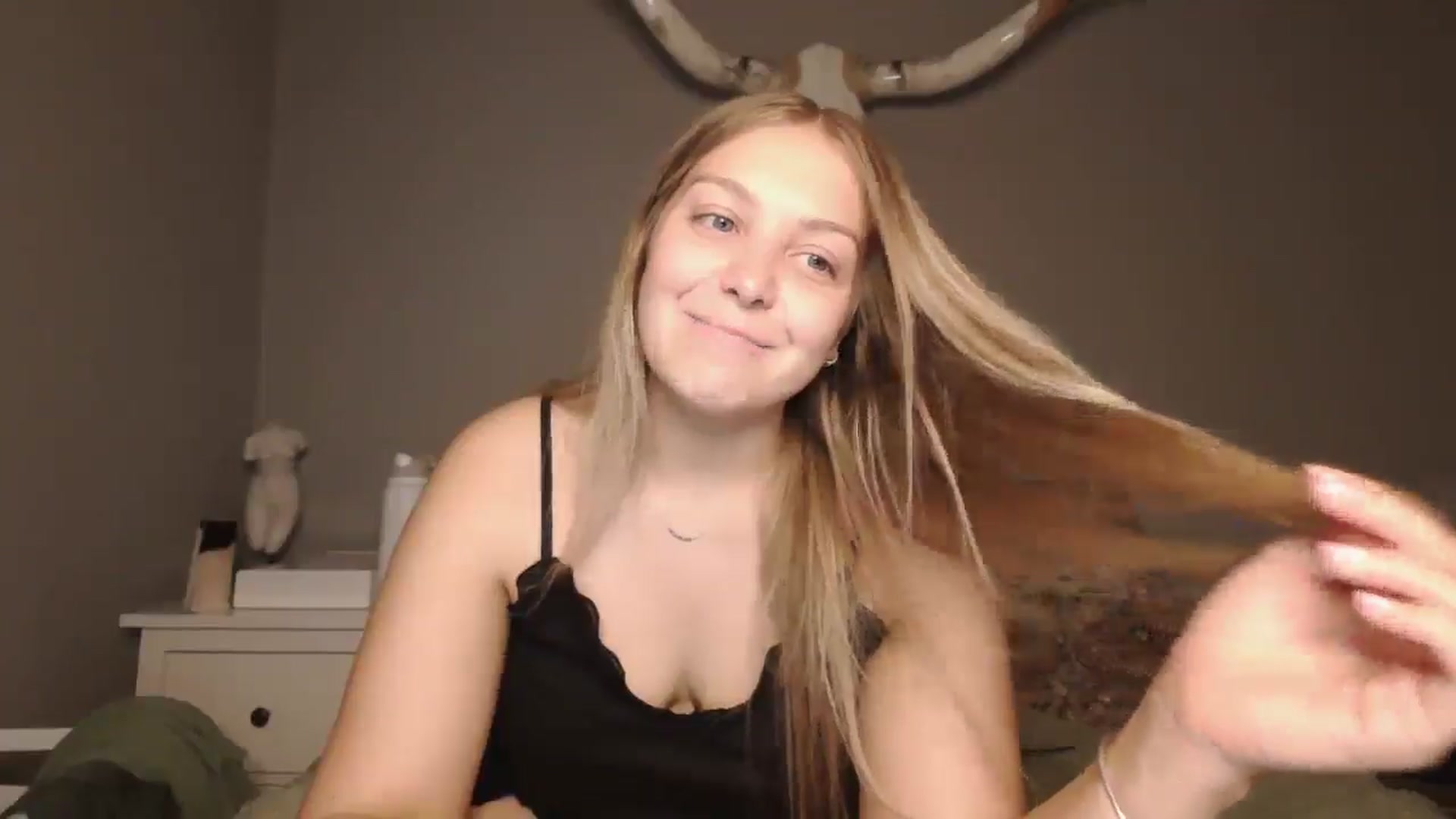 Gallery image thumbnail from Lovelyleah's myfreecams stream on, 06/09/2025, 16:25 image 16 of 20